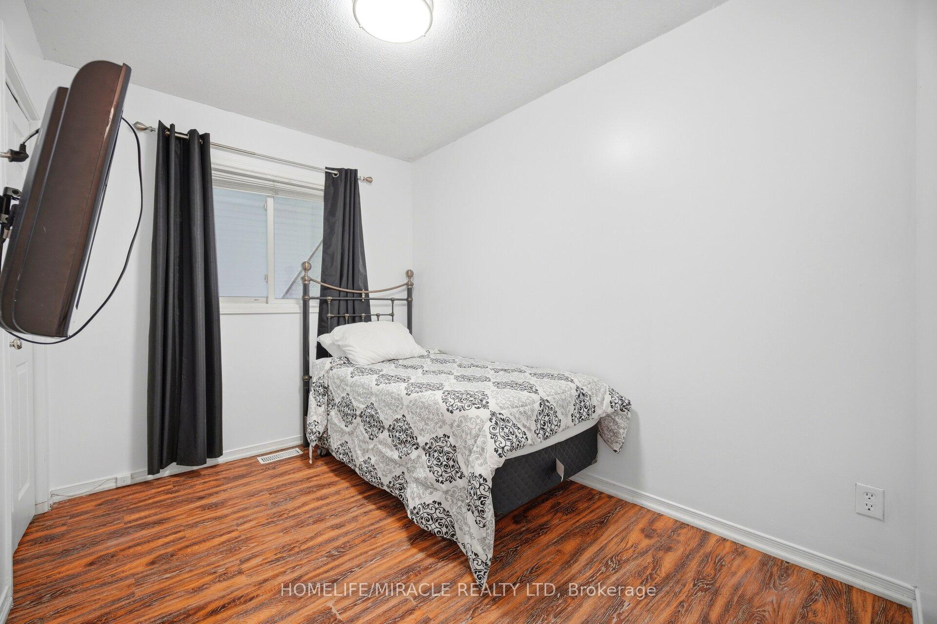 Photo 25 of 196 First St Louth, St. Catharines, Grapeview — HOMEH