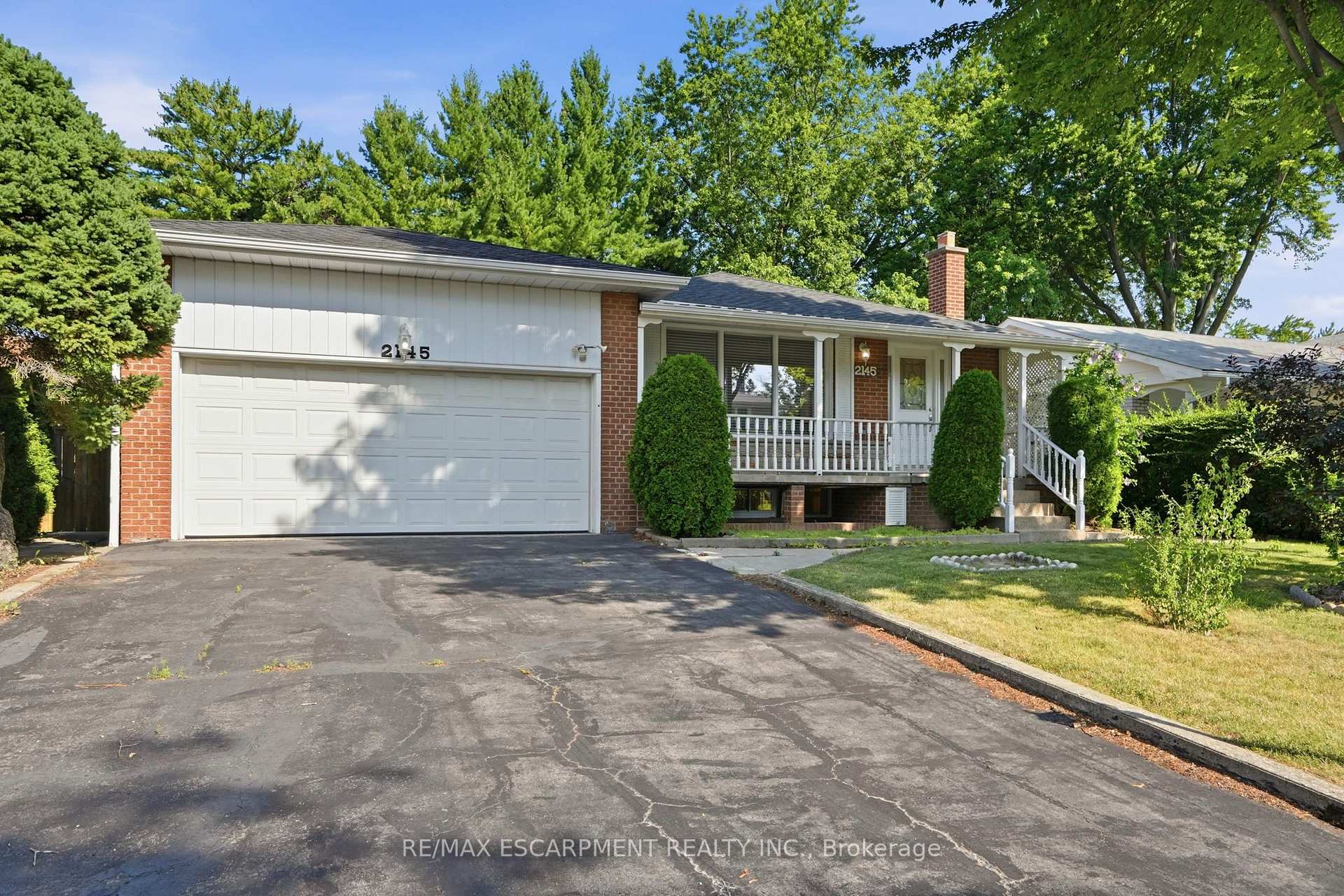 Photo 2 of 2145 Sunnyvale Drive, Oakville, Bronte — HOMEH