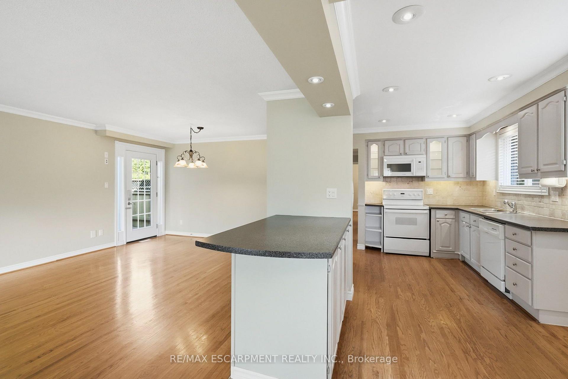 Photo 6 of 2145 Sunnyvale Drive, Oakville, Bronte — HOMEH
