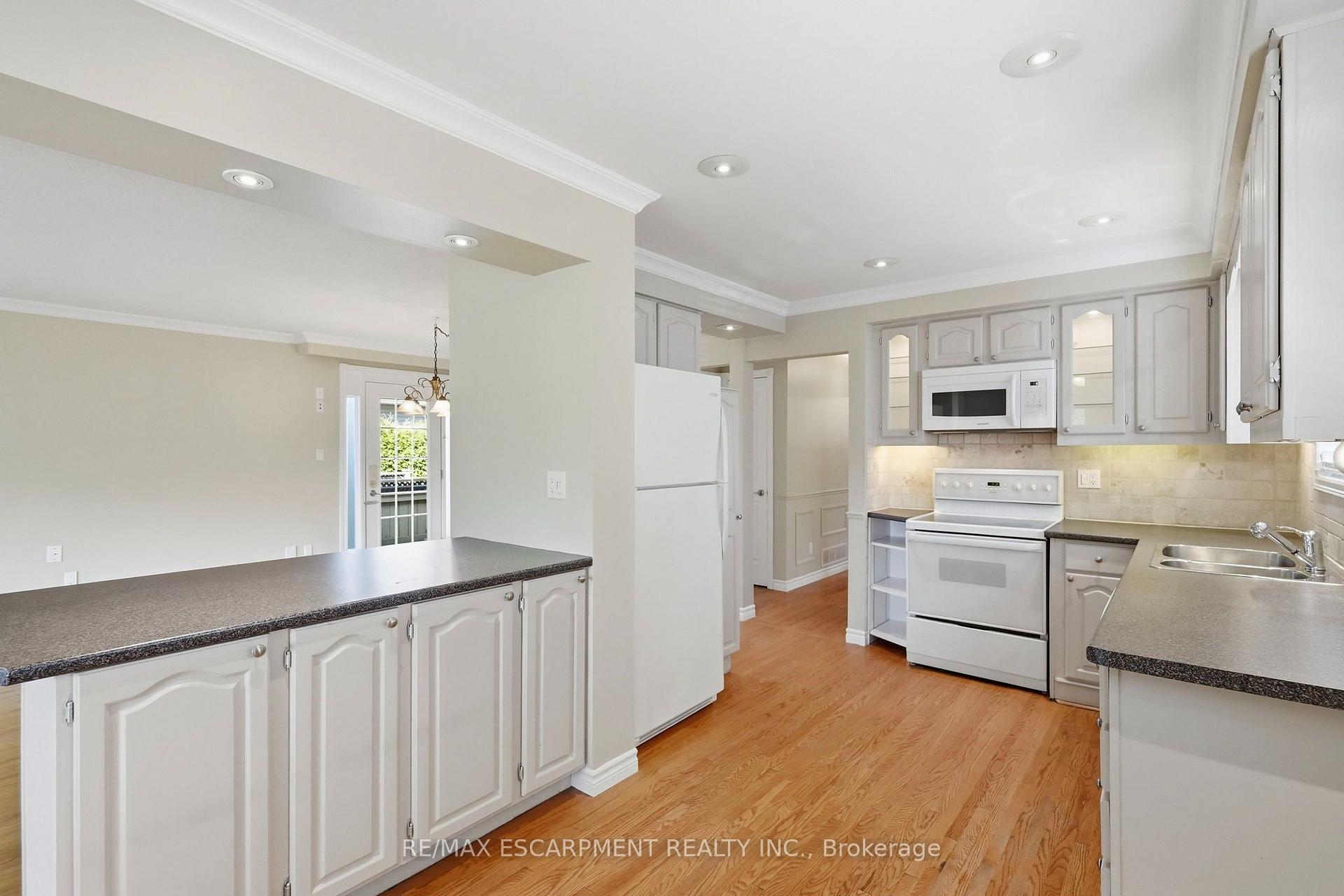 Photo 7 of 2145 Sunnyvale Drive, Oakville, Bronte — HOMEH