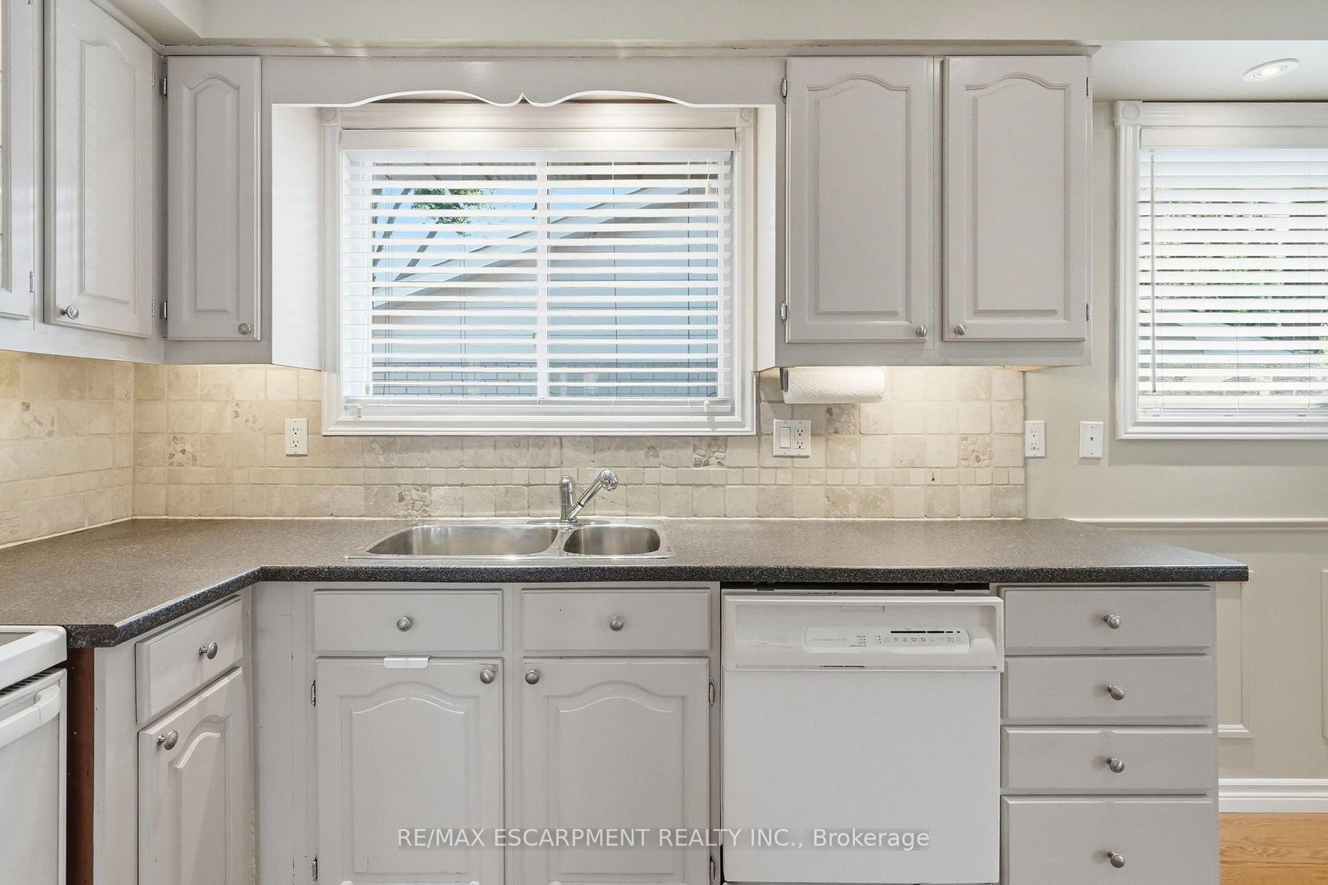 Photo 8 of 2145 Sunnyvale Drive, Oakville, Bronte — HOMEH