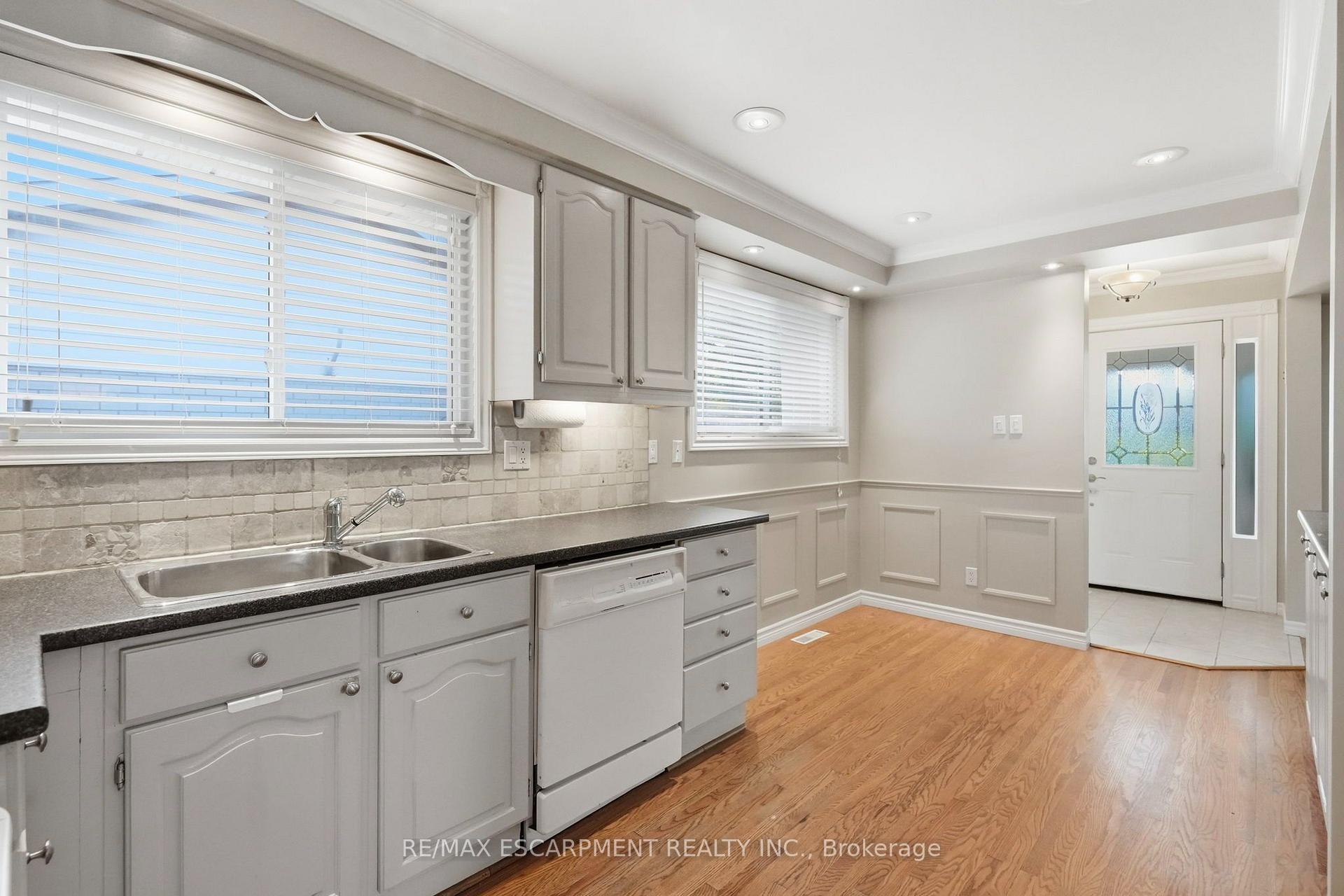 Photo 9 of 2145 Sunnyvale Drive, Oakville, Bronte — HOMEH