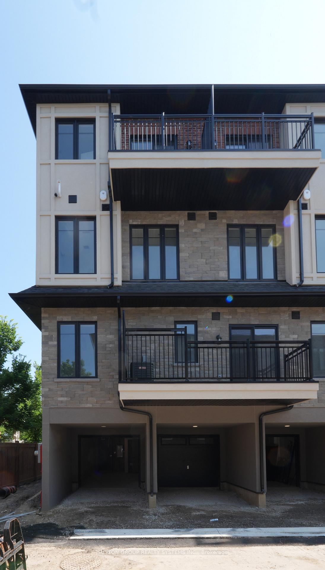 Photo 1 of Unit 13, 734 Front Royal Street, Mississauga, Applewood — HOMEH