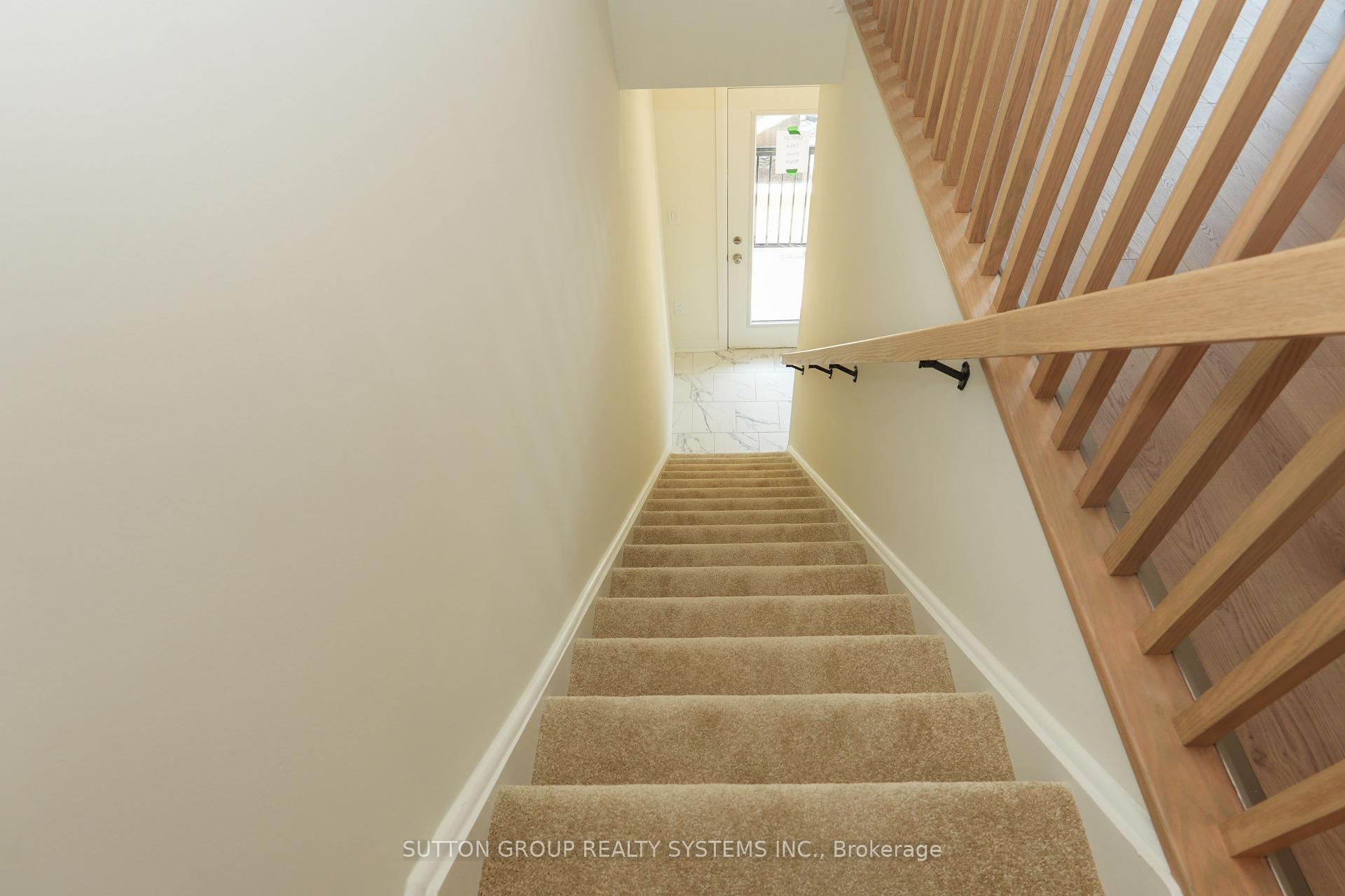 Photo 3 of Unit 13, 734 Front Royal Street, Mississauga, Applewood — HOMEH