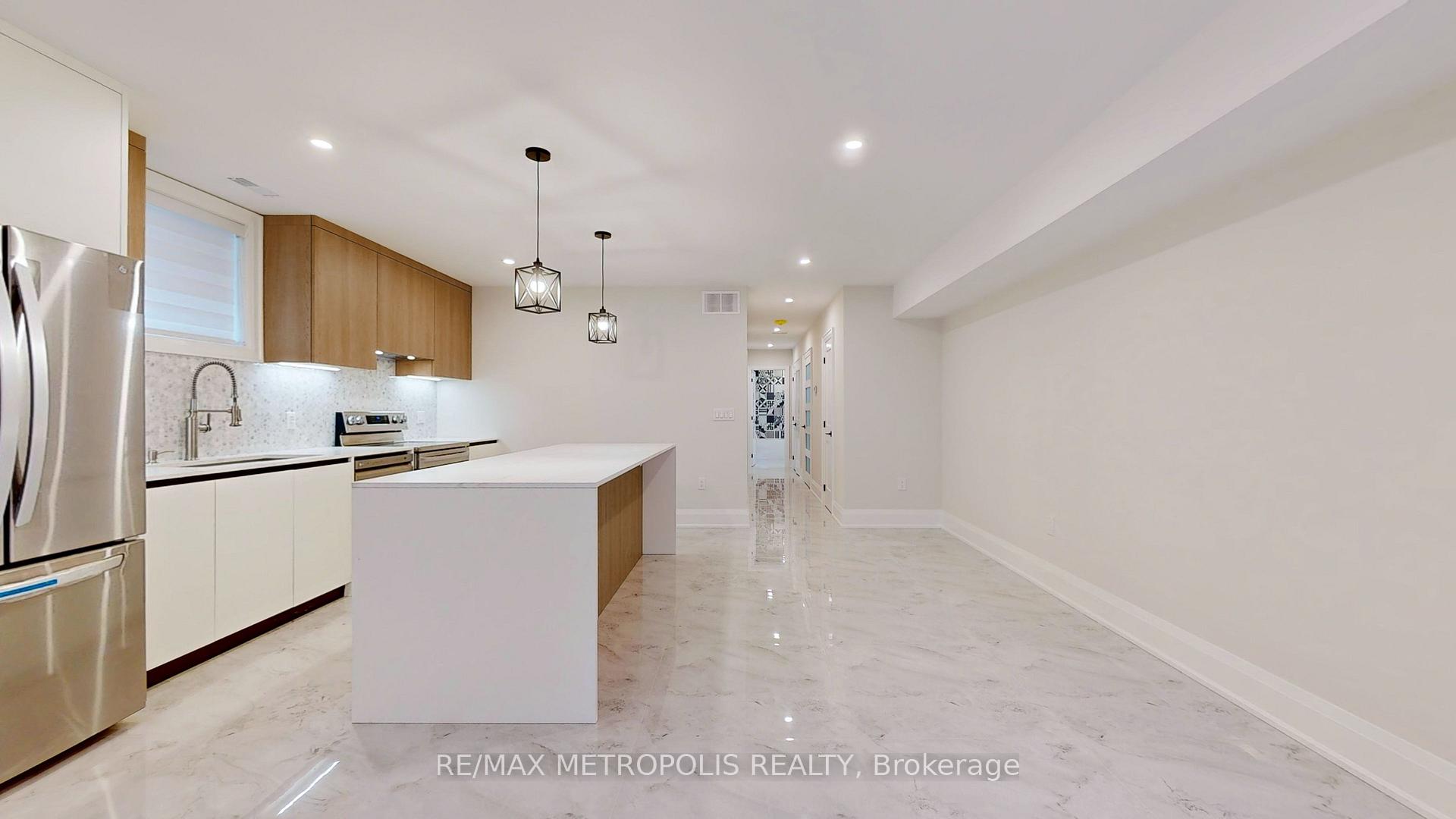 Photo 2 of Unit Bsmt, 165 Manning Avenue, Toronto, Trinity-Bellwoods — HOMEH