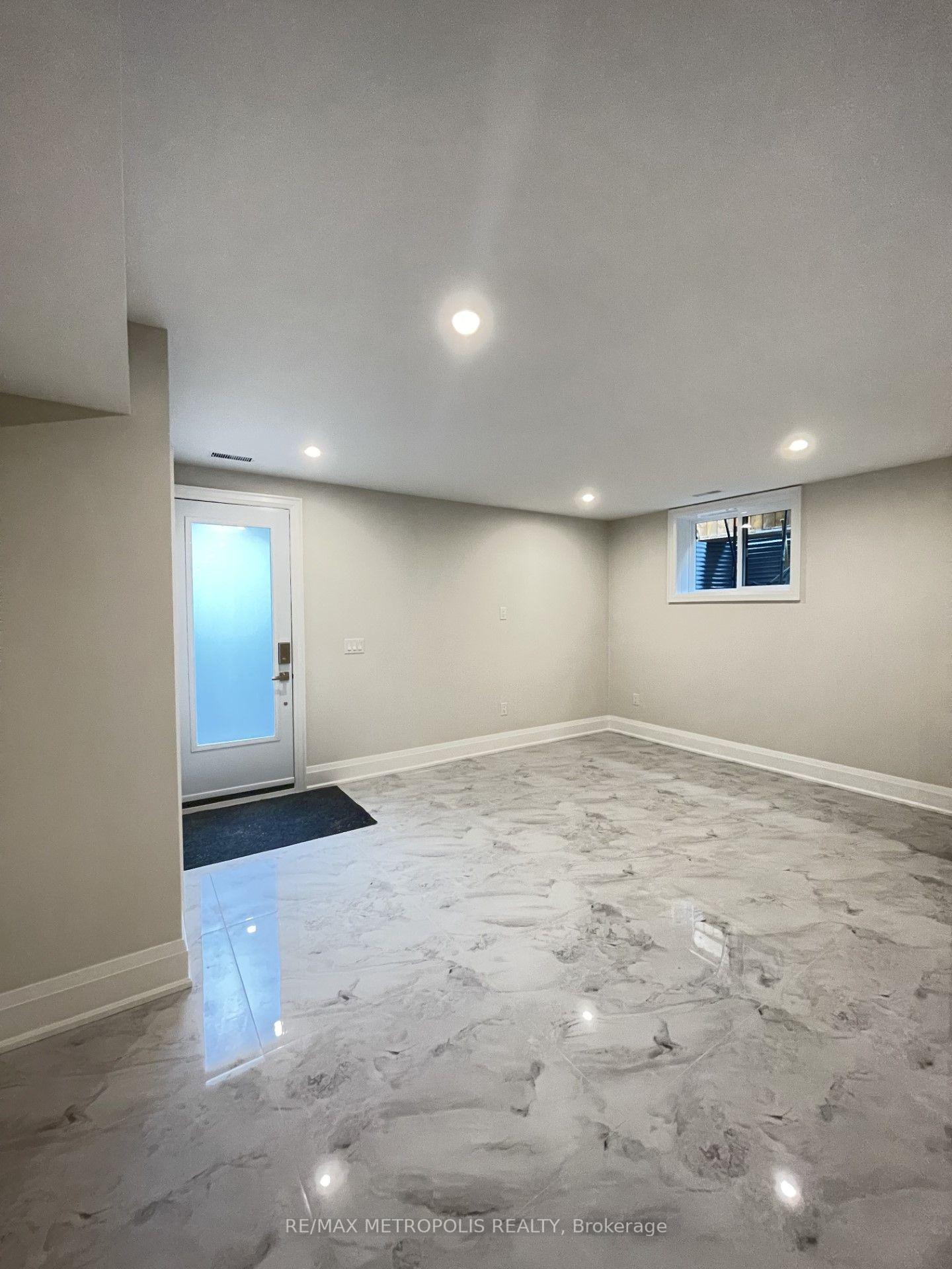 Photo 3 of Unit Bsmt, 165 Manning Avenue, Toronto, Trinity-Bellwoods — HOMEH