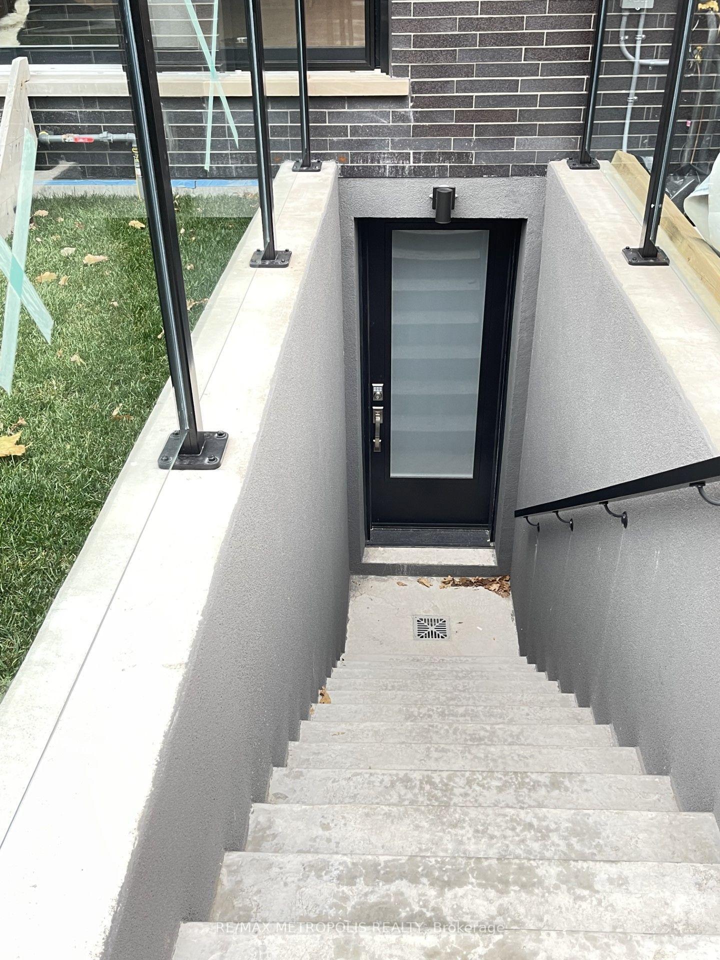 Photo 4 of Unit Bsmt, 165 Manning Avenue, Toronto, Trinity-Bellwoods — HOMEH