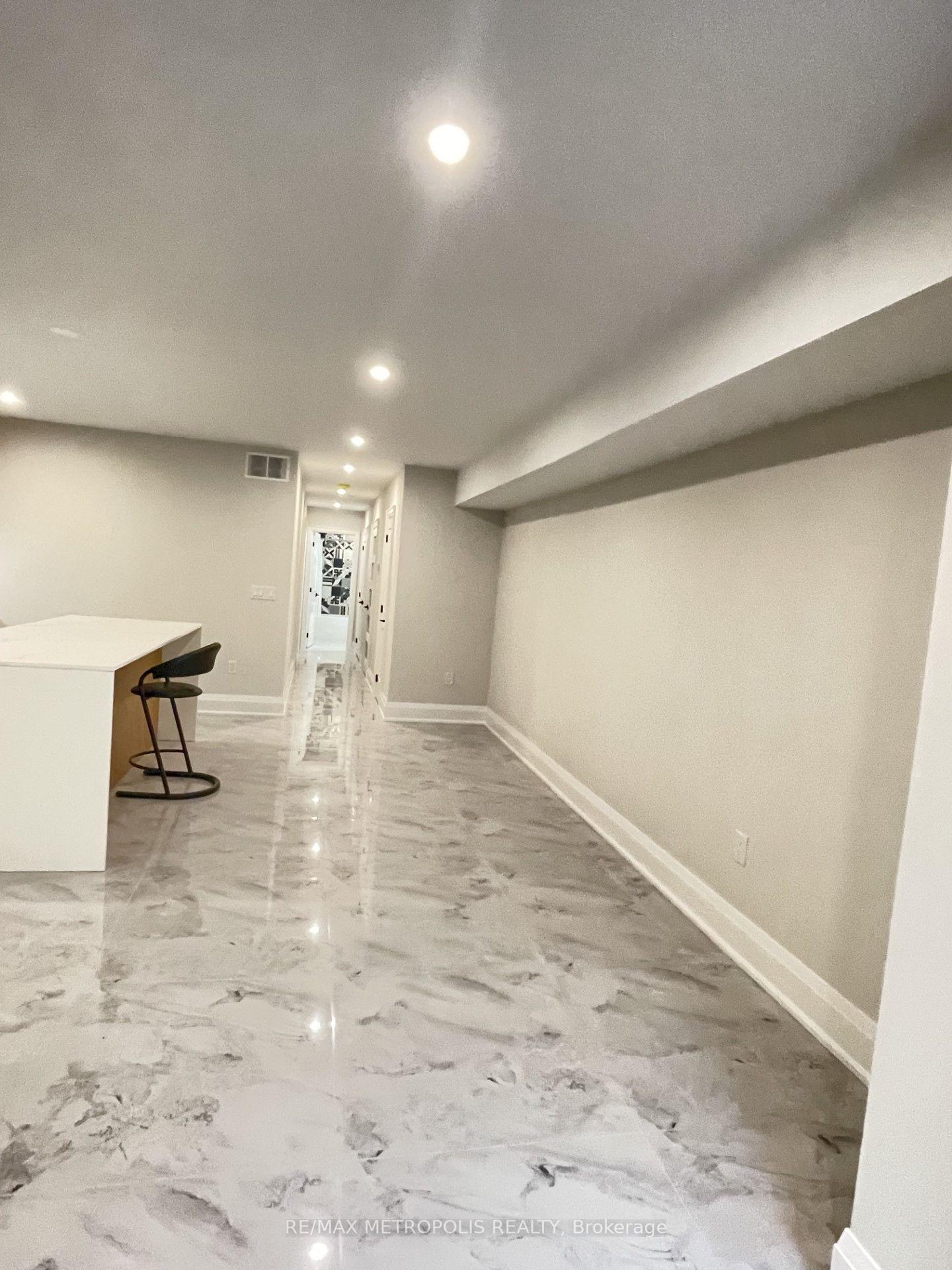 Photo 6 of Unit Bsmt, 165 Manning Avenue, Toronto, Trinity-Bellwoods — HOMEH