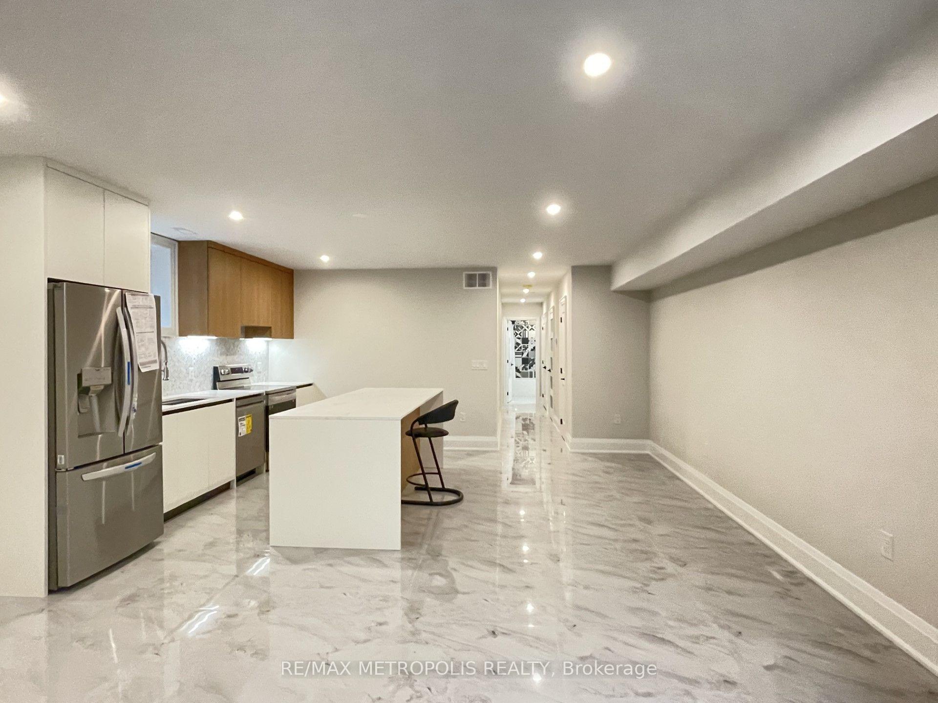 Photo 7 of Unit Bsmt, 165 Manning Avenue, Toronto, Trinity-Bellwoods — HOMEH