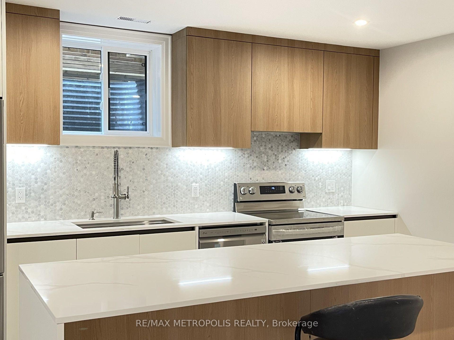 Photo 10 of Unit Bsmt, 165 Manning Avenue, Toronto, Trinity-Bellwoods — HOMEH