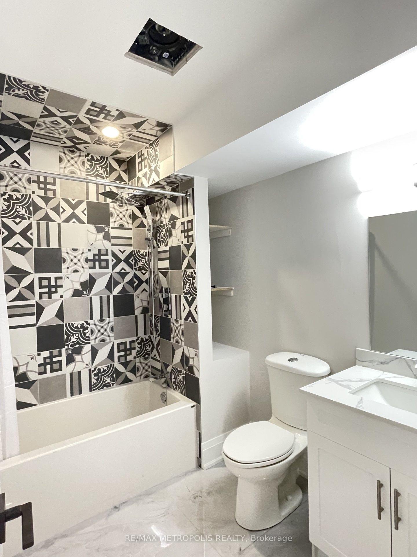 Photo 17 of Unit Bsmt, 165 Manning Avenue, Toronto, Trinity-Bellwoods — HOMEH