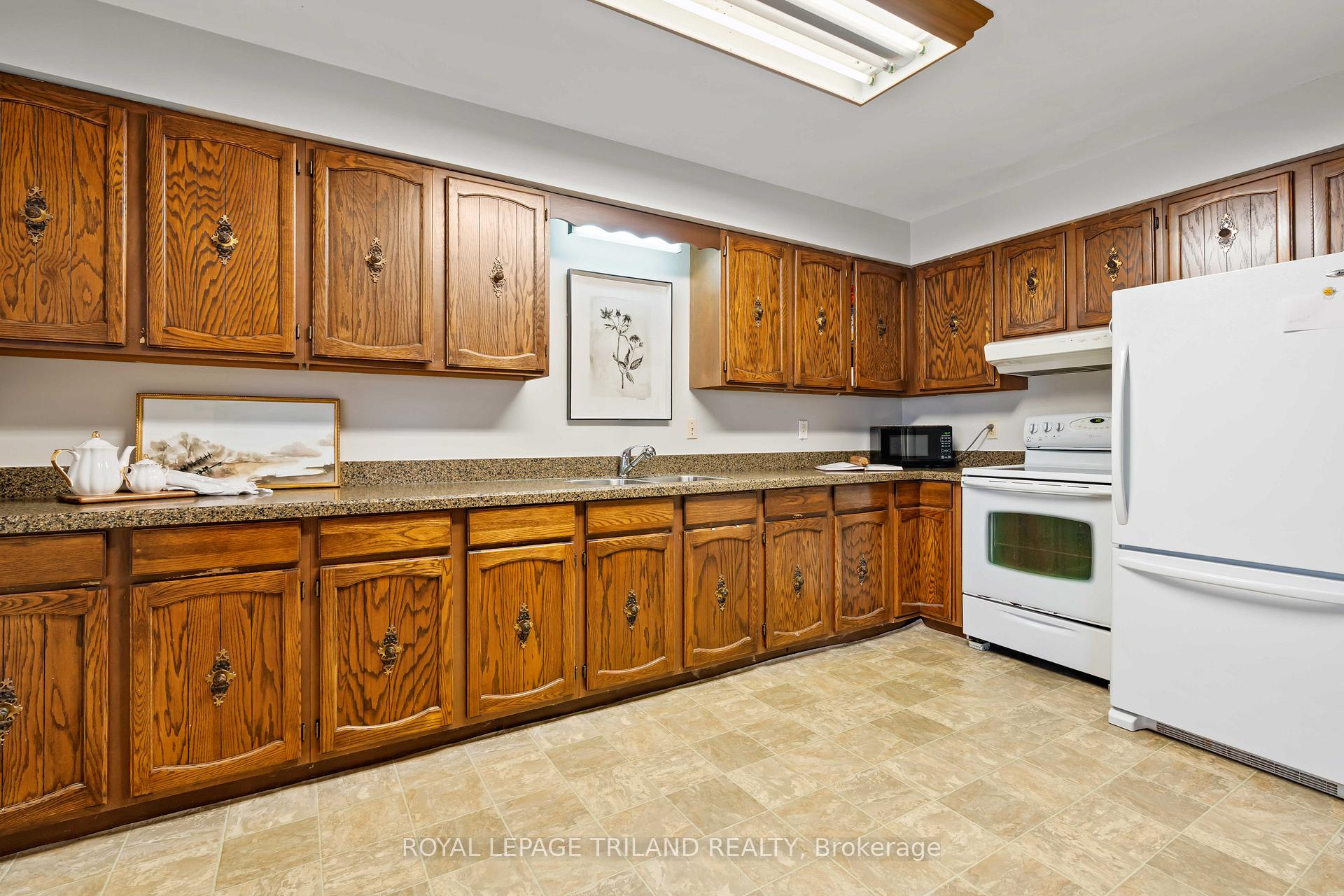 Photo 17 of 308 John Street S, Aylmer — HOMEH
