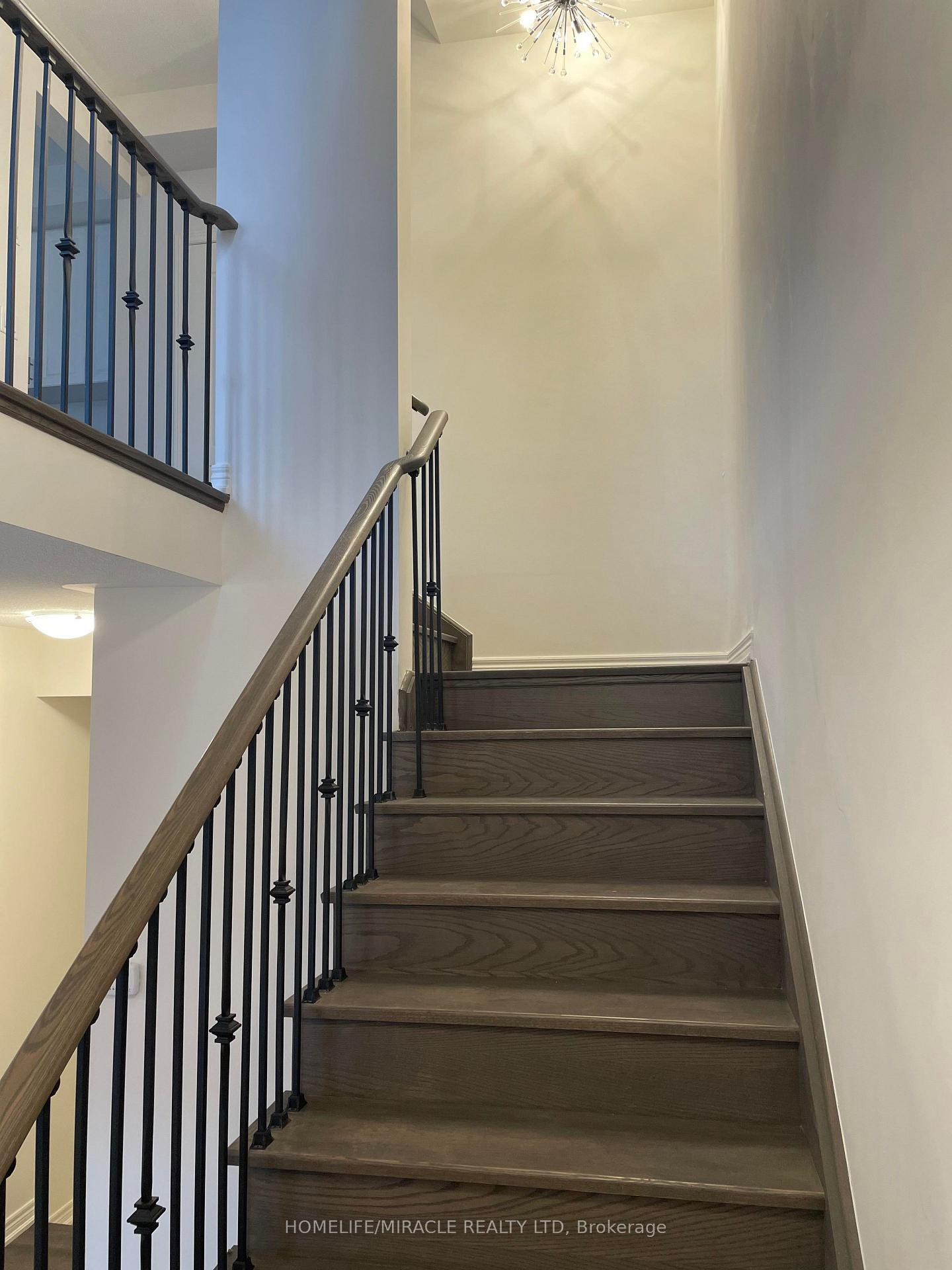 Photo 6 of 460 Silver Maple Road, Oakville, Rural Oakville — HOMEH