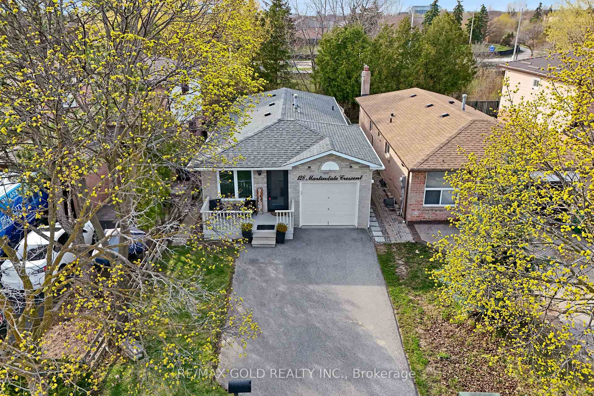 Photo 2 of 128 Martindale Crescent, Brampton, Brampton West — HOMEH
