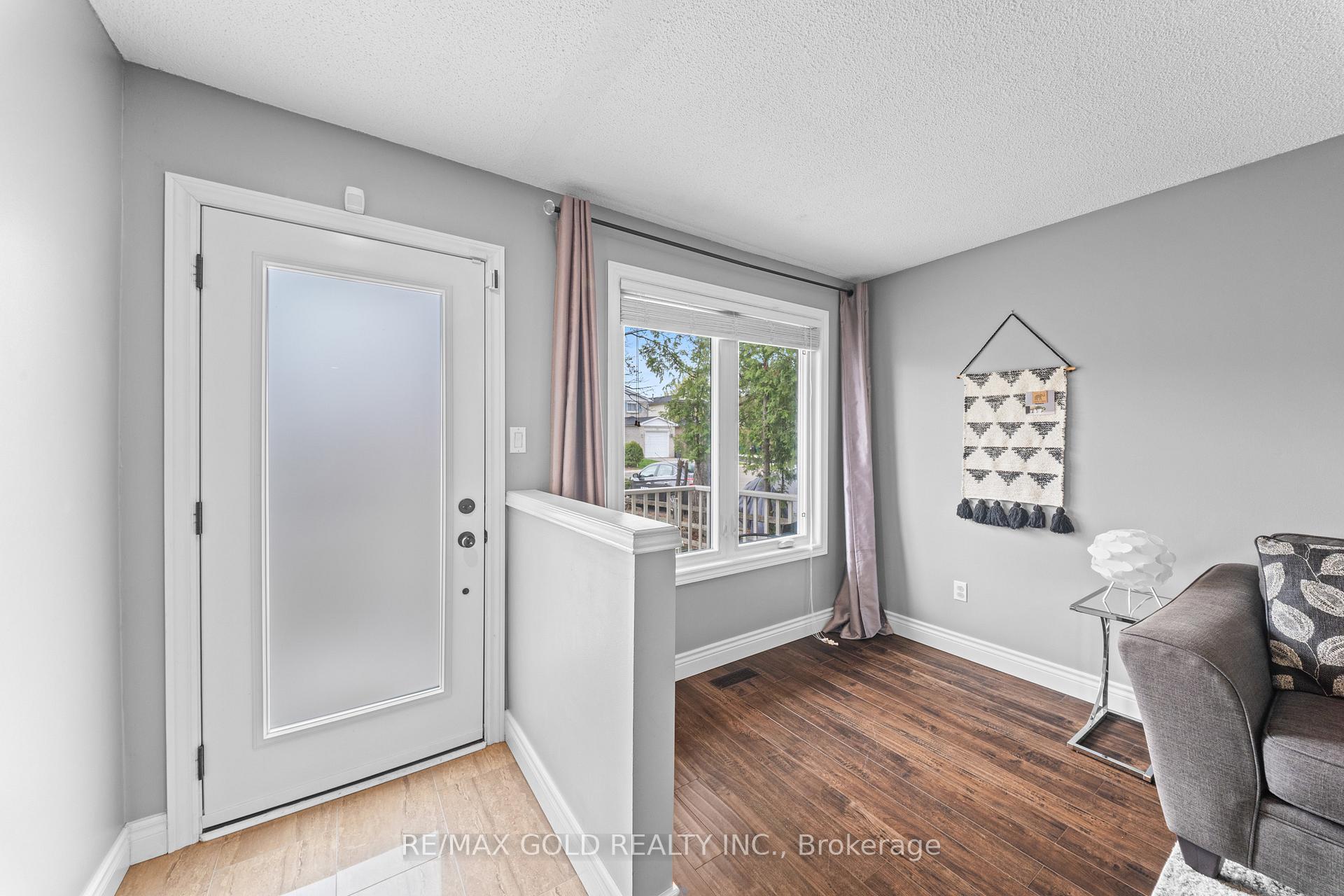 Photo 4 of 128 Martindale Crescent, Brampton, Brampton West — HOMEH
