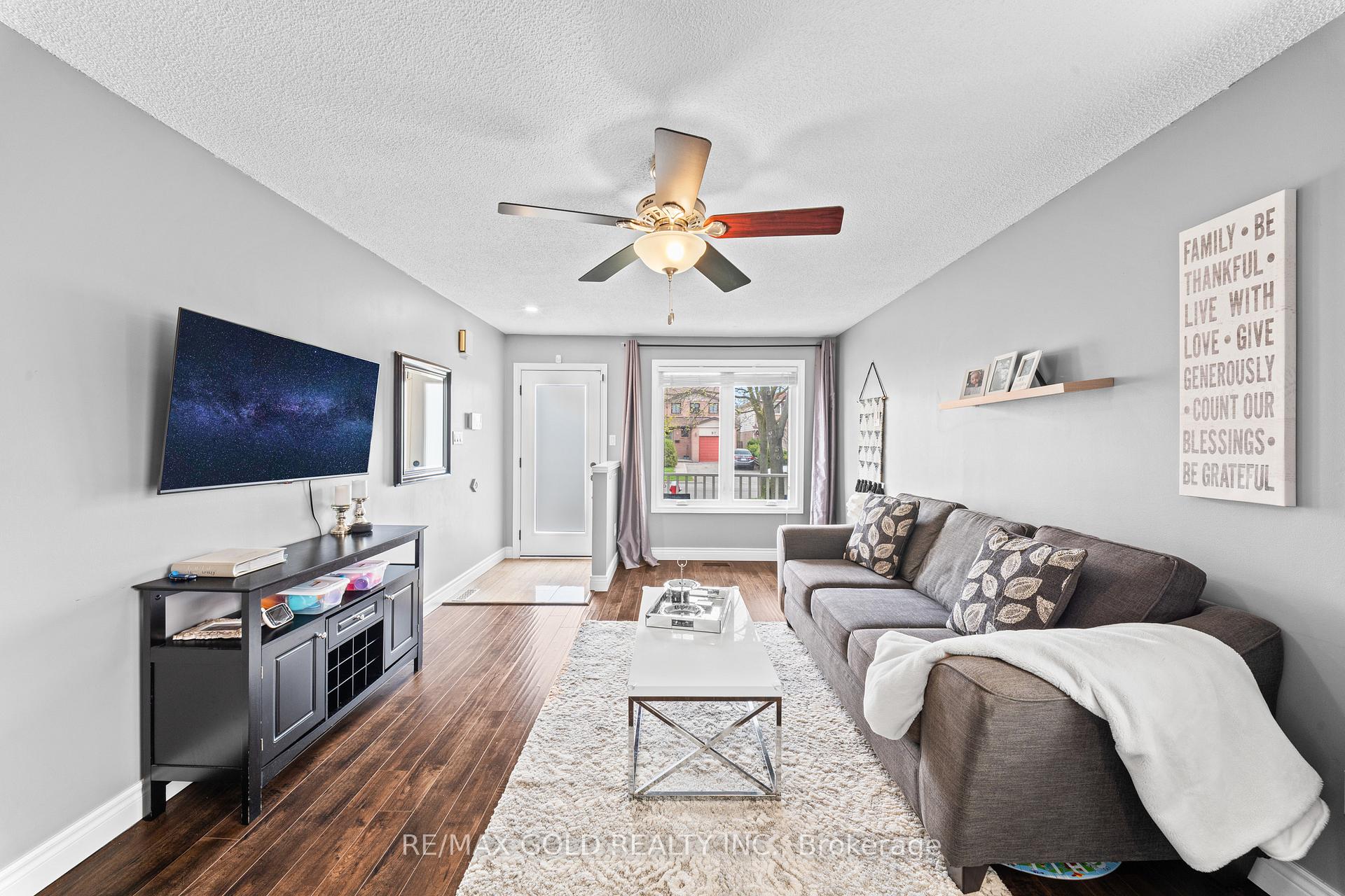 Photo 5 of 128 Martindale Crescent, Brampton, Brampton West — HOMEH