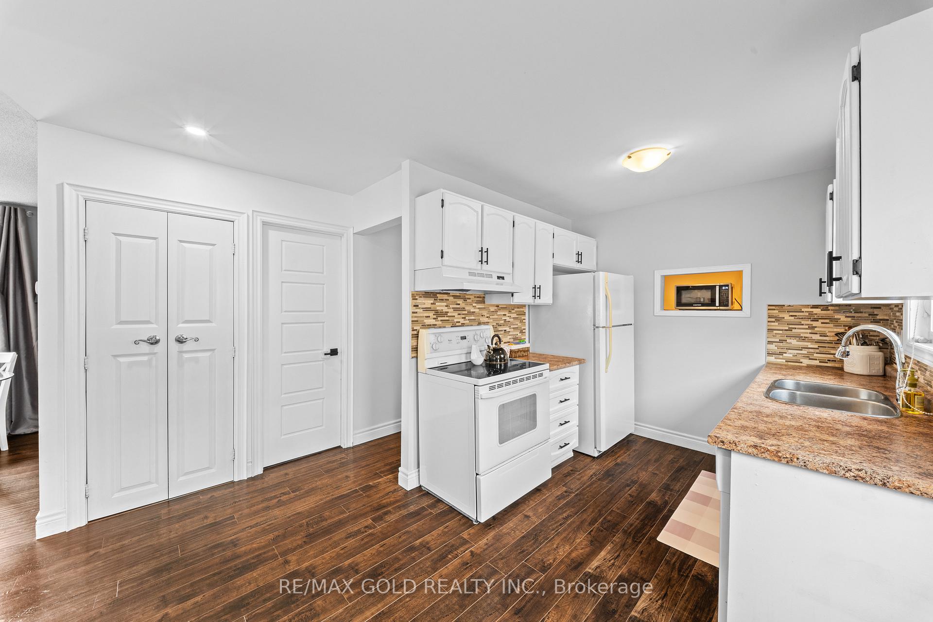 Photo 16 of 128 Martindale Crescent, Brampton, Brampton West — HOMEH