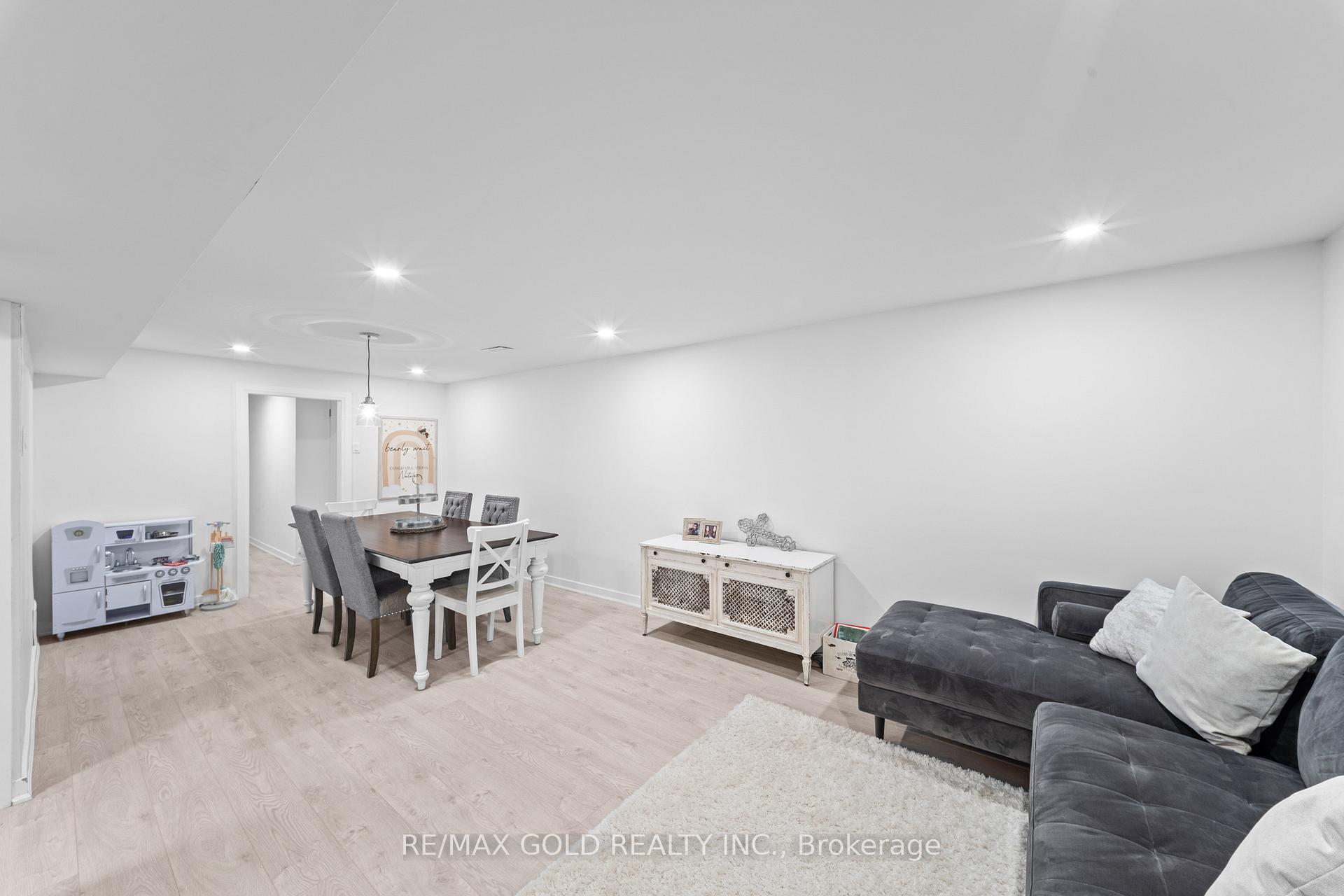 Photo 32 of 128 Martindale Crescent, Brampton, Brampton West — HOMEH