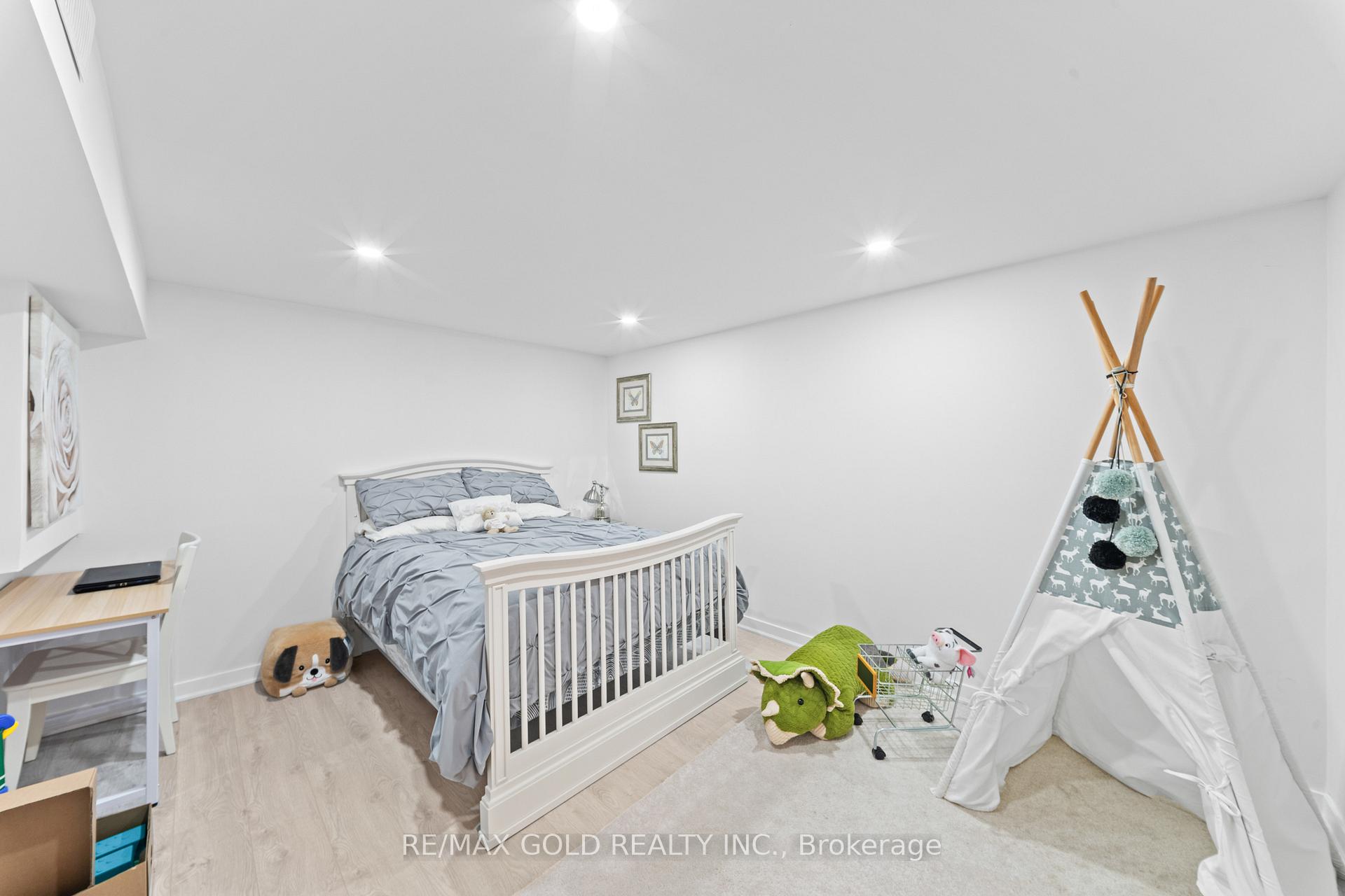 Photo 37 of 128 Martindale Crescent, Brampton, Brampton West — HOMEH