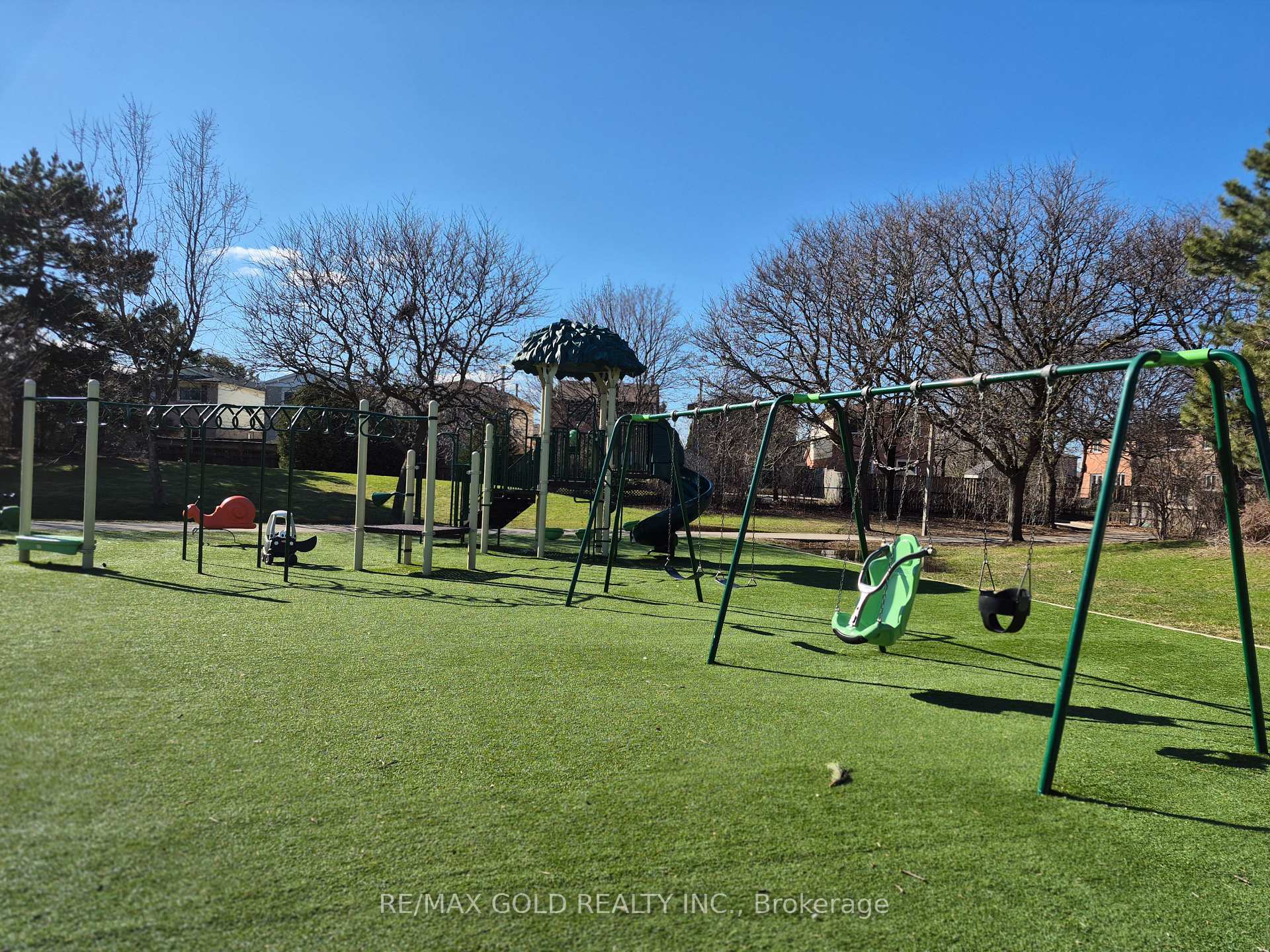 Photo 42 of 128 Martindale Crescent, Brampton, Brampton West — HOMEH