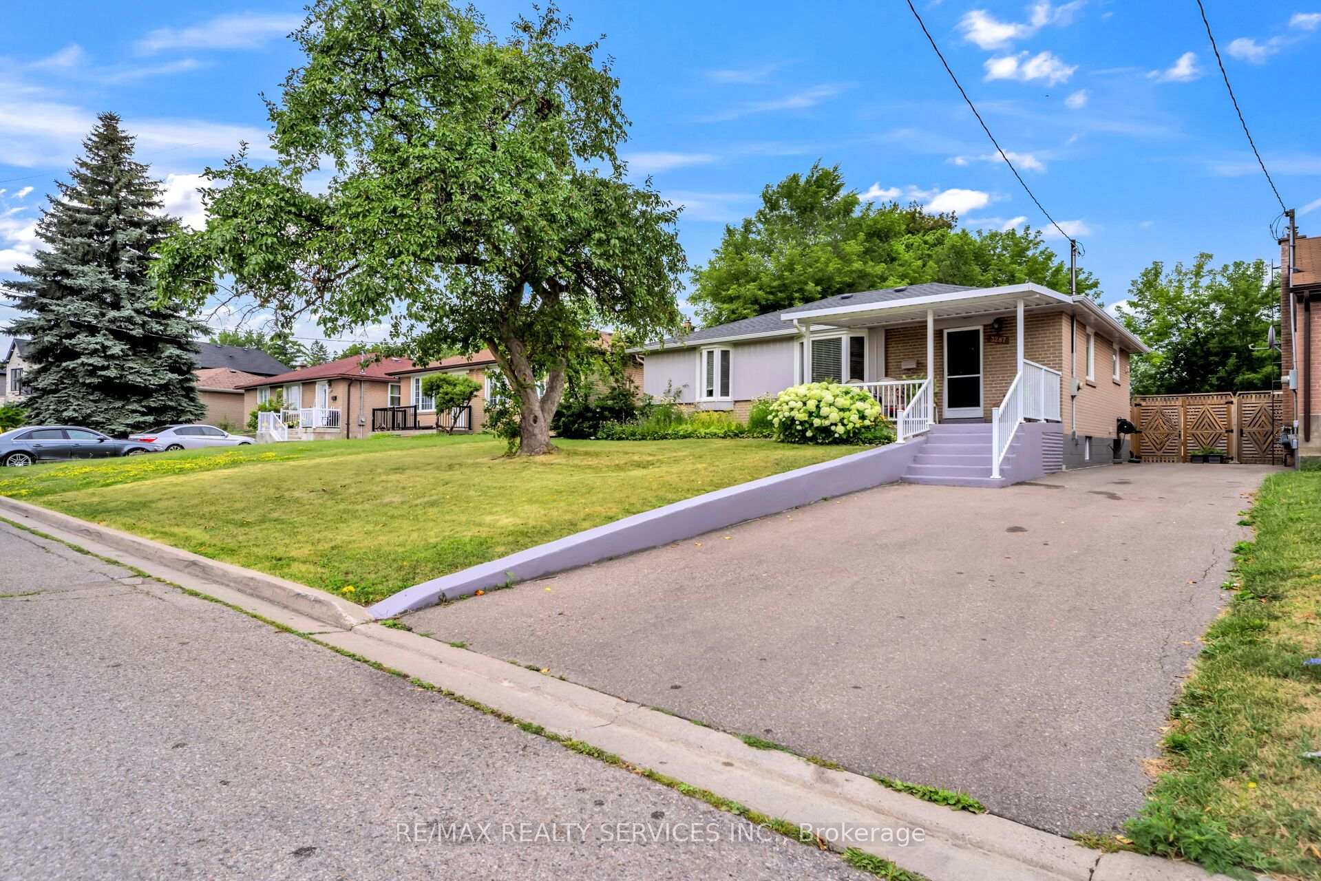 Photo 2 of 3287 Michaud Avenue, Mississauga, Malton — HOMEH