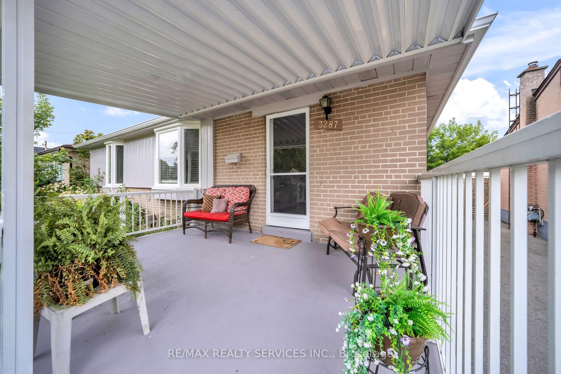 Photo 3 of 3287 Michaud Avenue, Mississauga, Malton — HOMEH