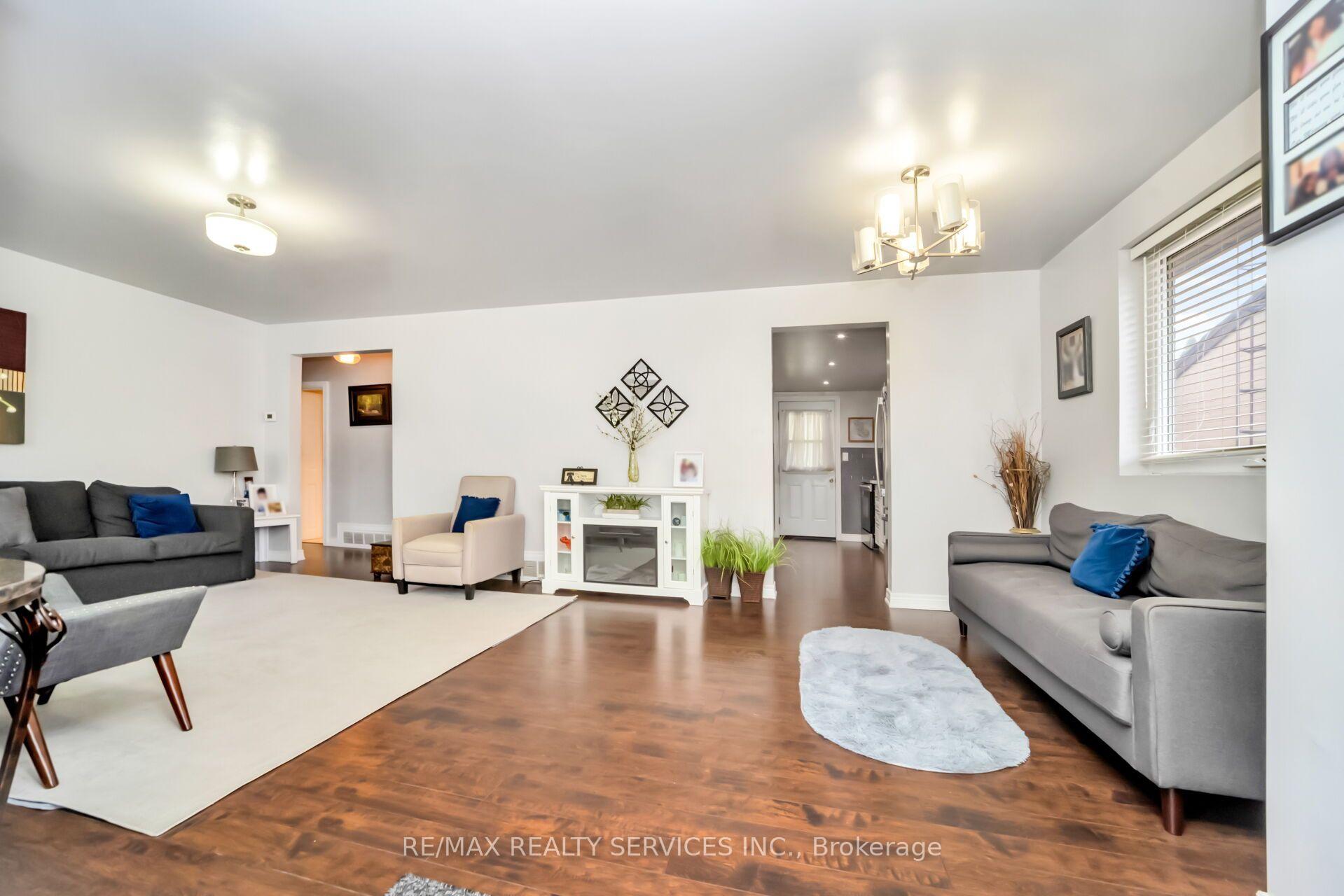 Photo 4 of 3287 Michaud Avenue, Mississauga, Malton — HOMEH