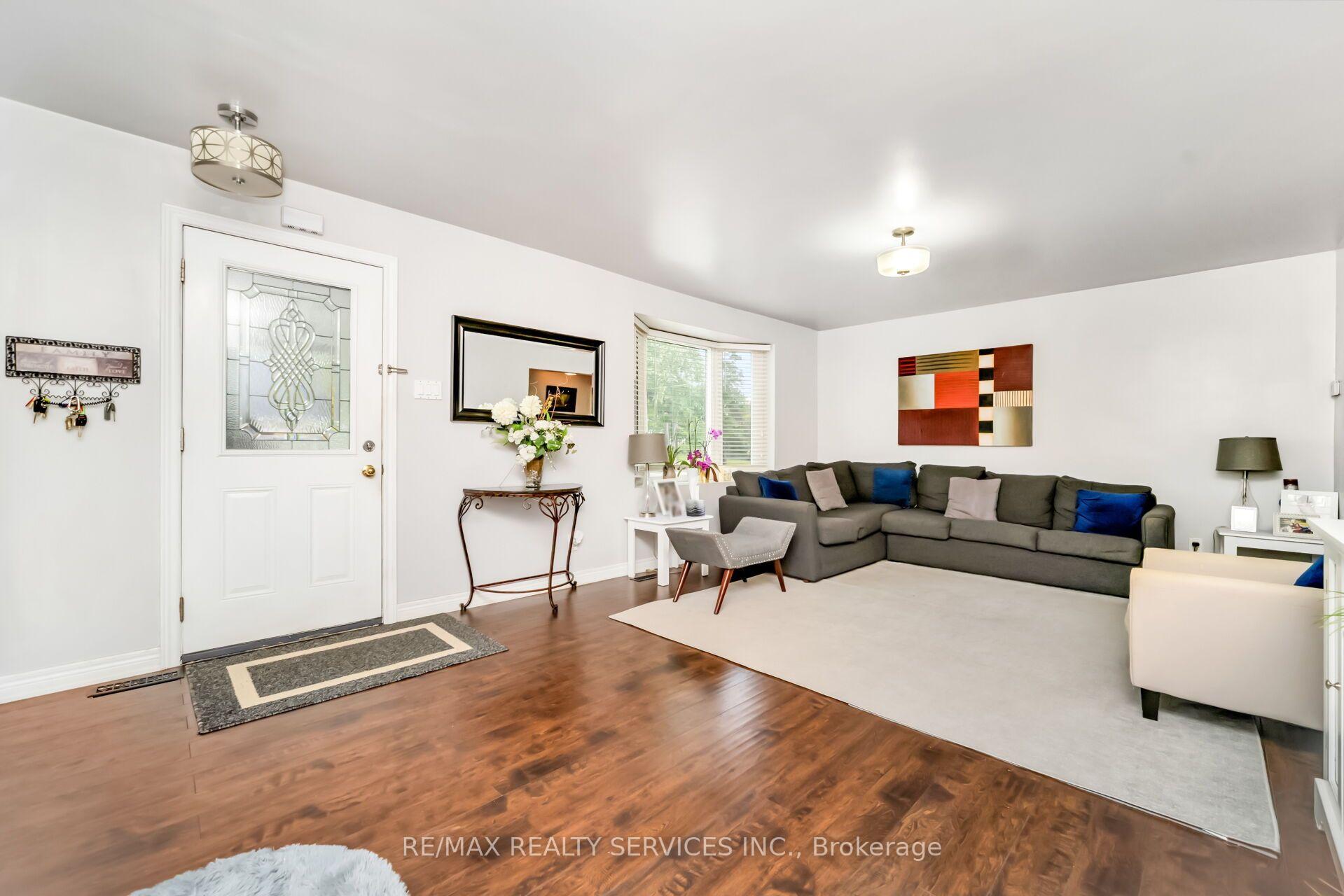 Photo 6 of 3287 Michaud Avenue, Mississauga, Malton — HOMEH