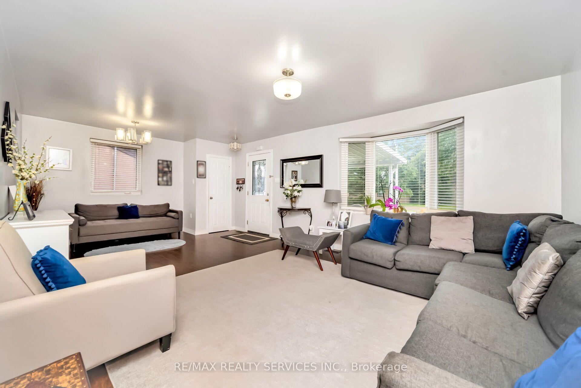 Photo 7 of 3287 Michaud Avenue, Mississauga, Malton — HOMEH