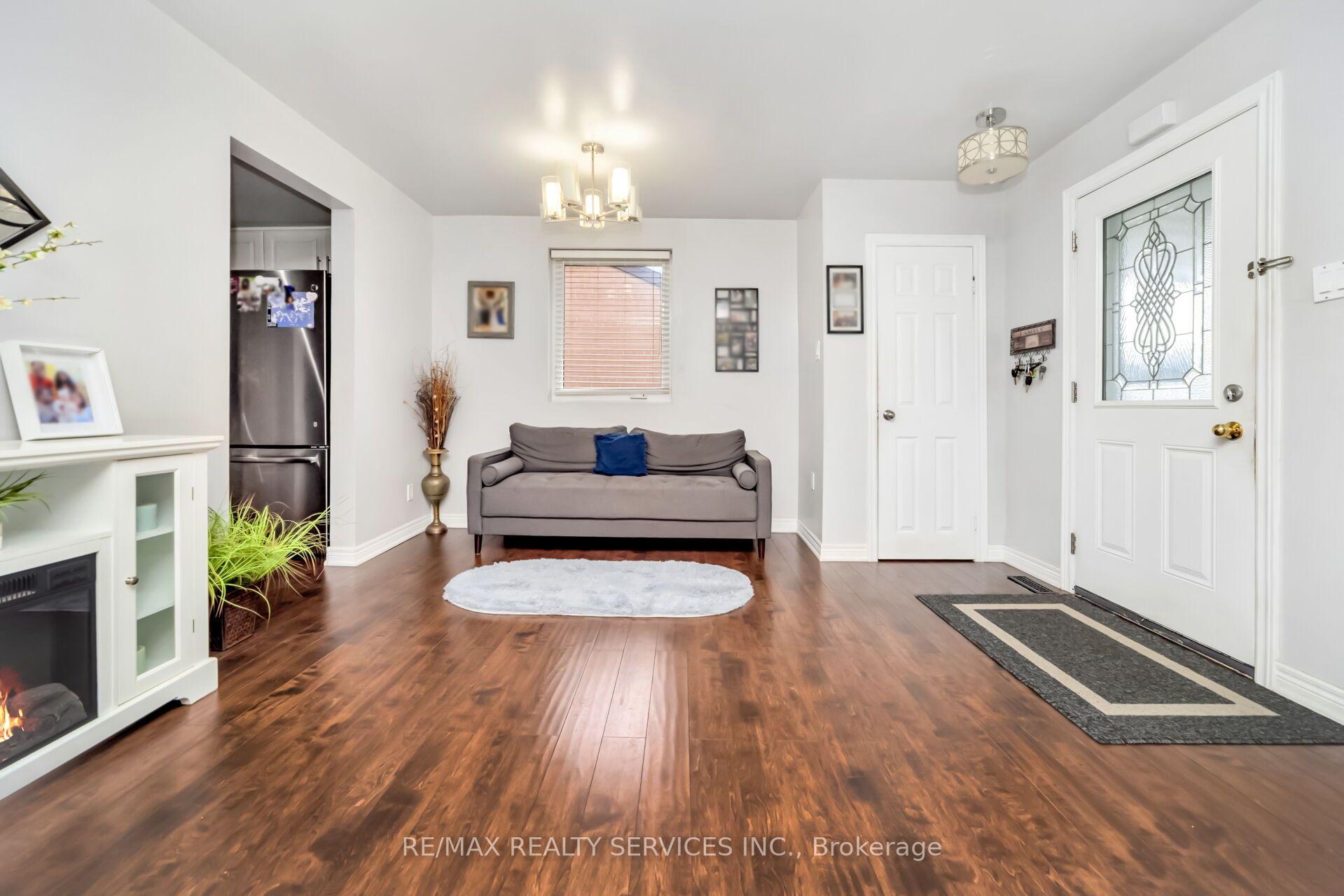 Photo 8 of 3287 Michaud Avenue, Mississauga, Malton — HOMEH