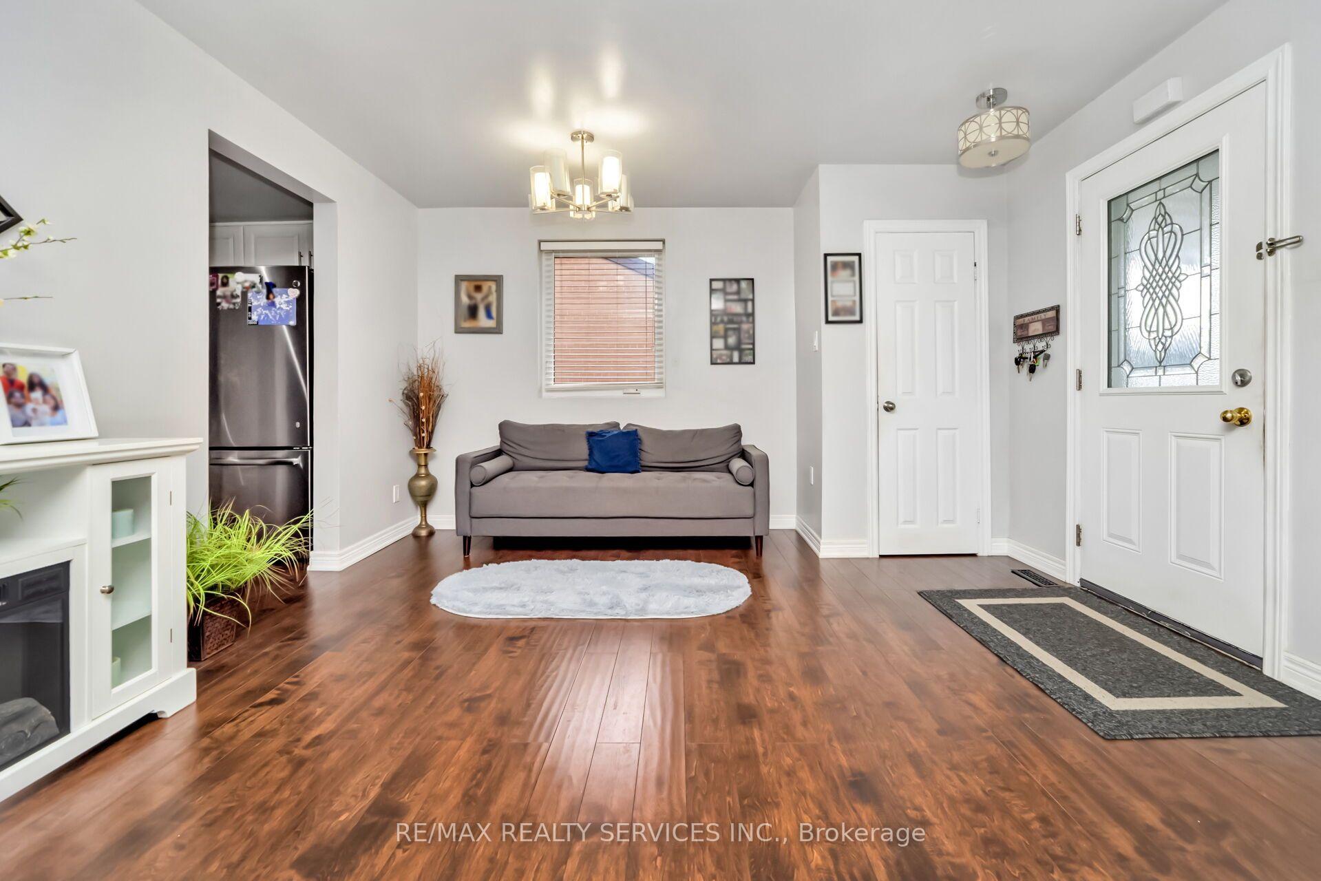Photo 9 of 3287 Michaud Avenue, Mississauga, Malton — HOMEH