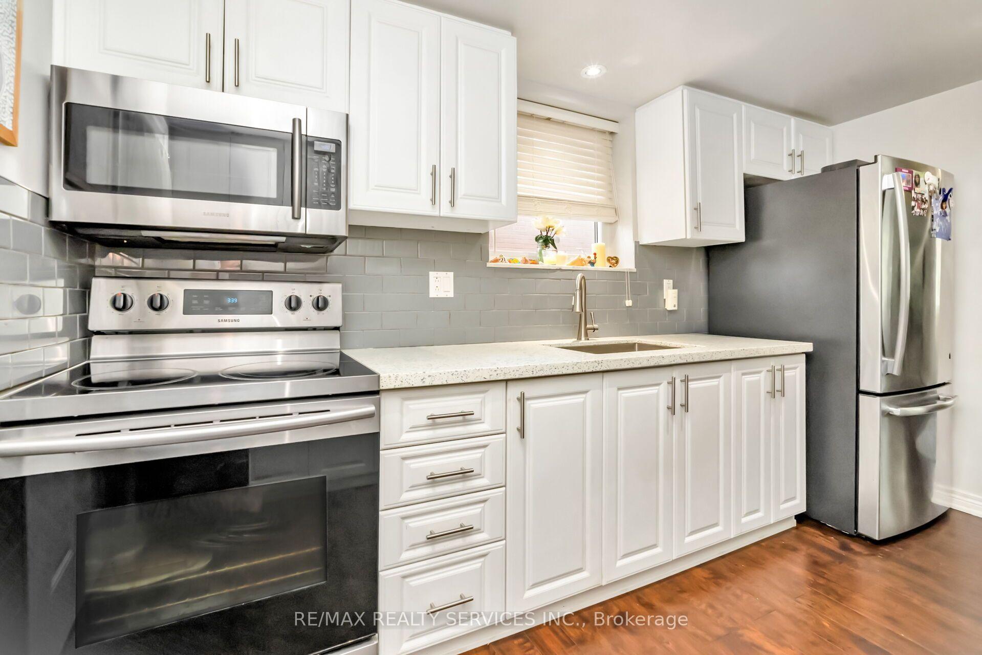 Photo 12 of 3287 Michaud Avenue, Mississauga, Malton — HOMEH