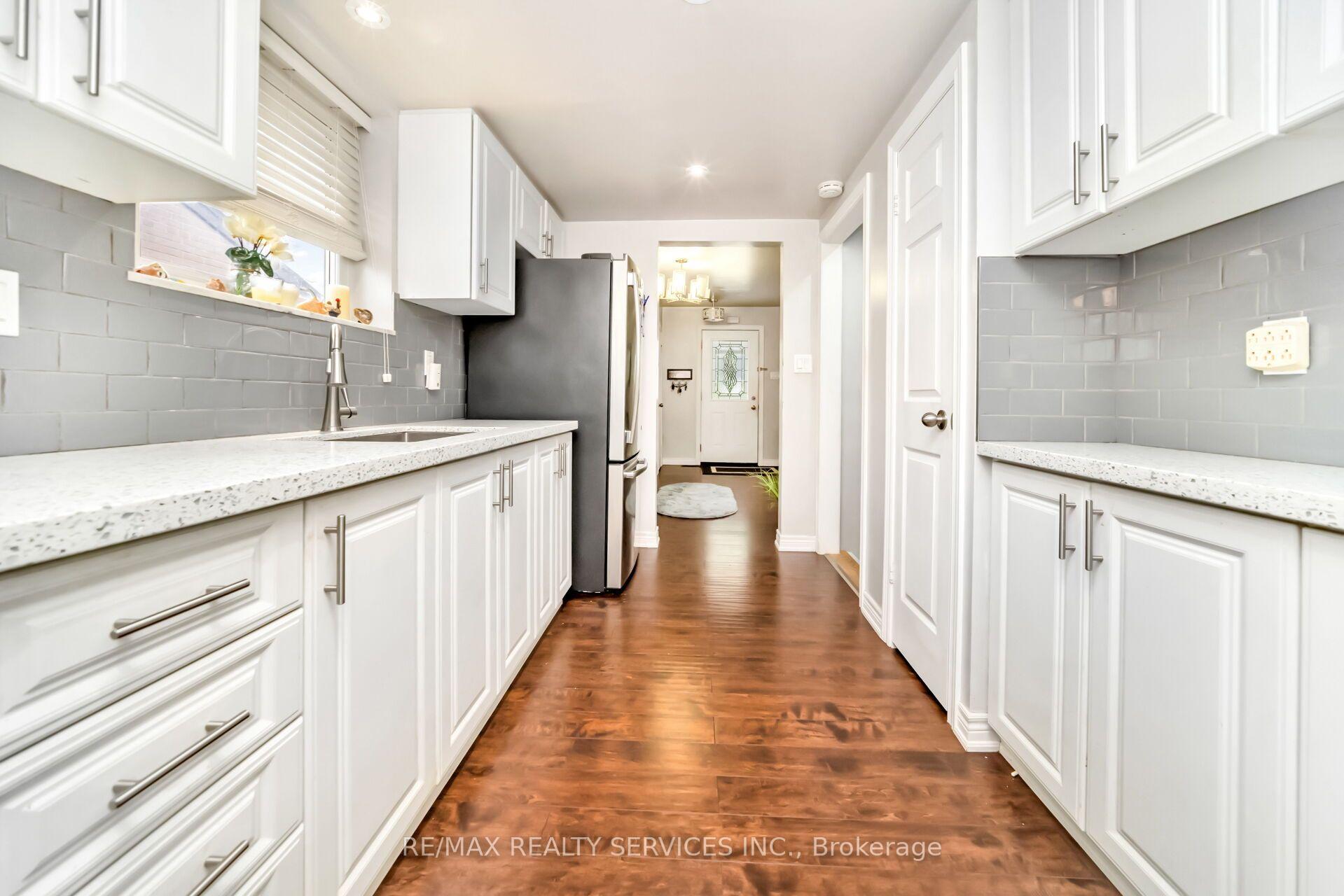 Photo 13 of 3287 Michaud Avenue, Mississauga, Malton — HOMEH