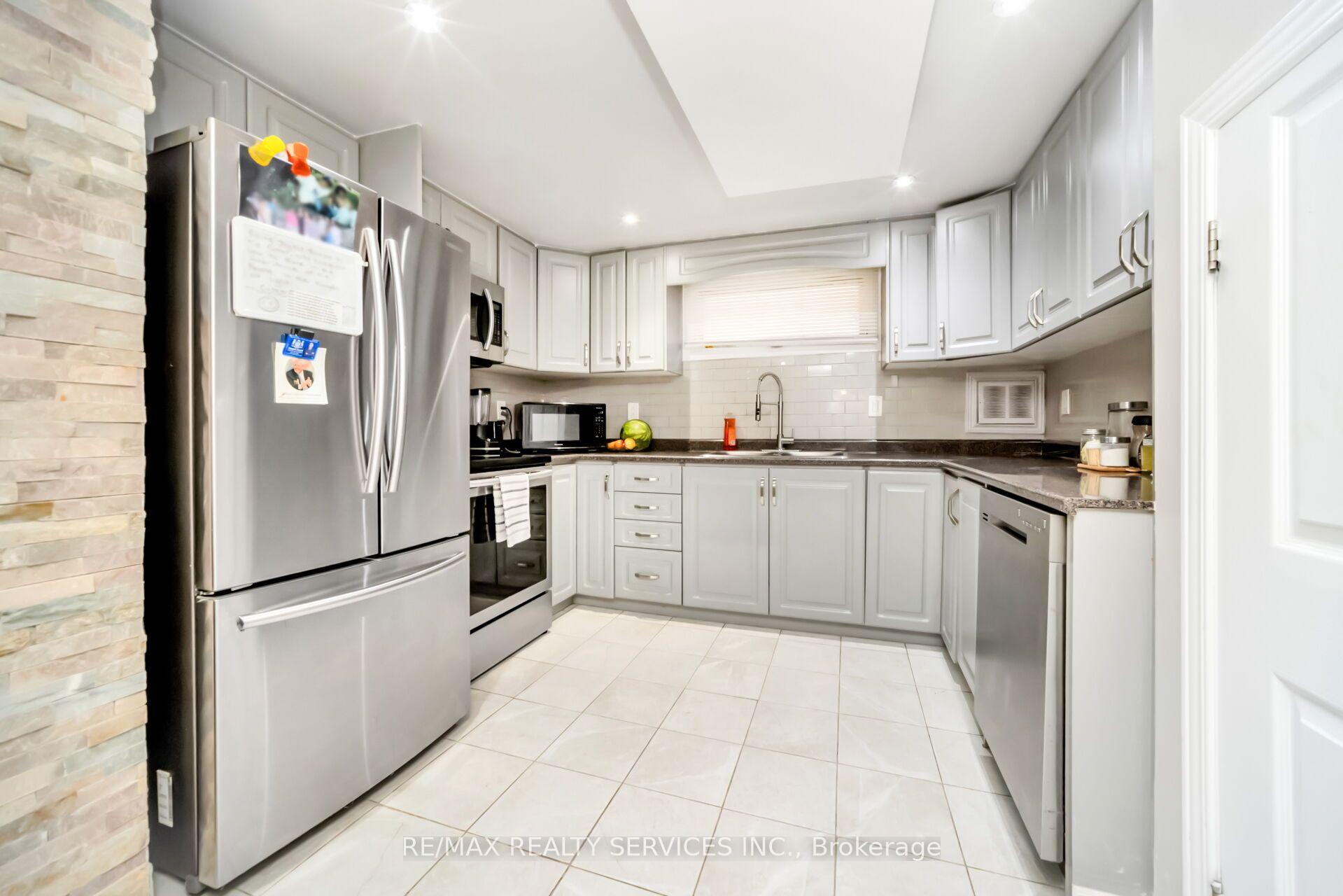 Photo 22 of 3287 Michaud Avenue, Mississauga, Malton — HOMEH