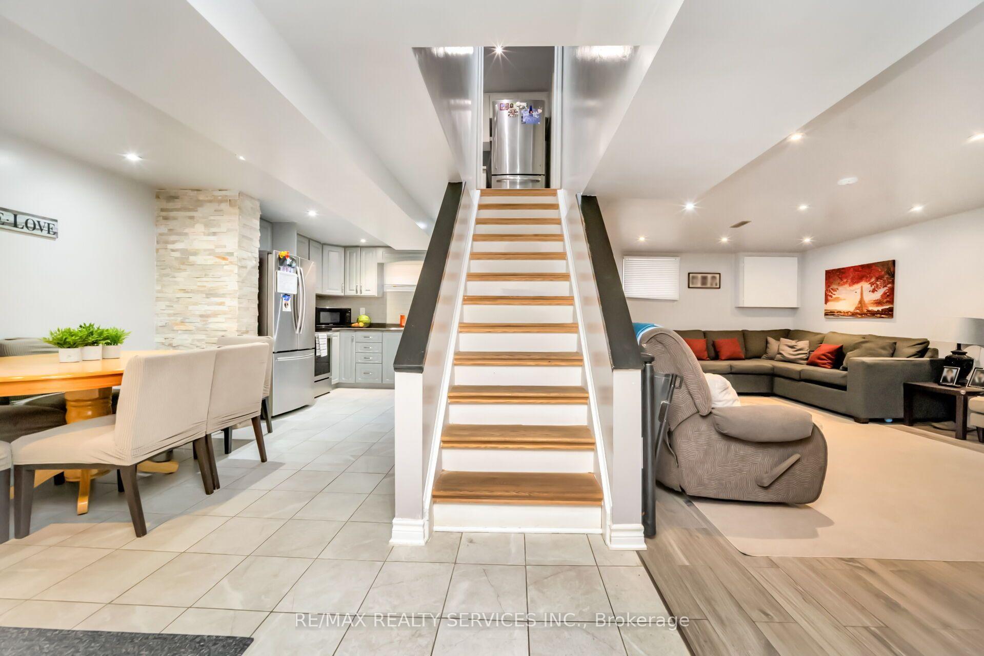 Photo 23 of 3287 Michaud Avenue, Mississauga, Malton — HOMEH