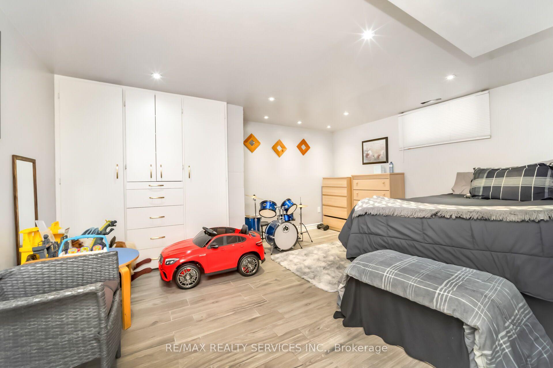 Photo 27 of 3287 Michaud Avenue, Mississauga, Malton — HOMEH