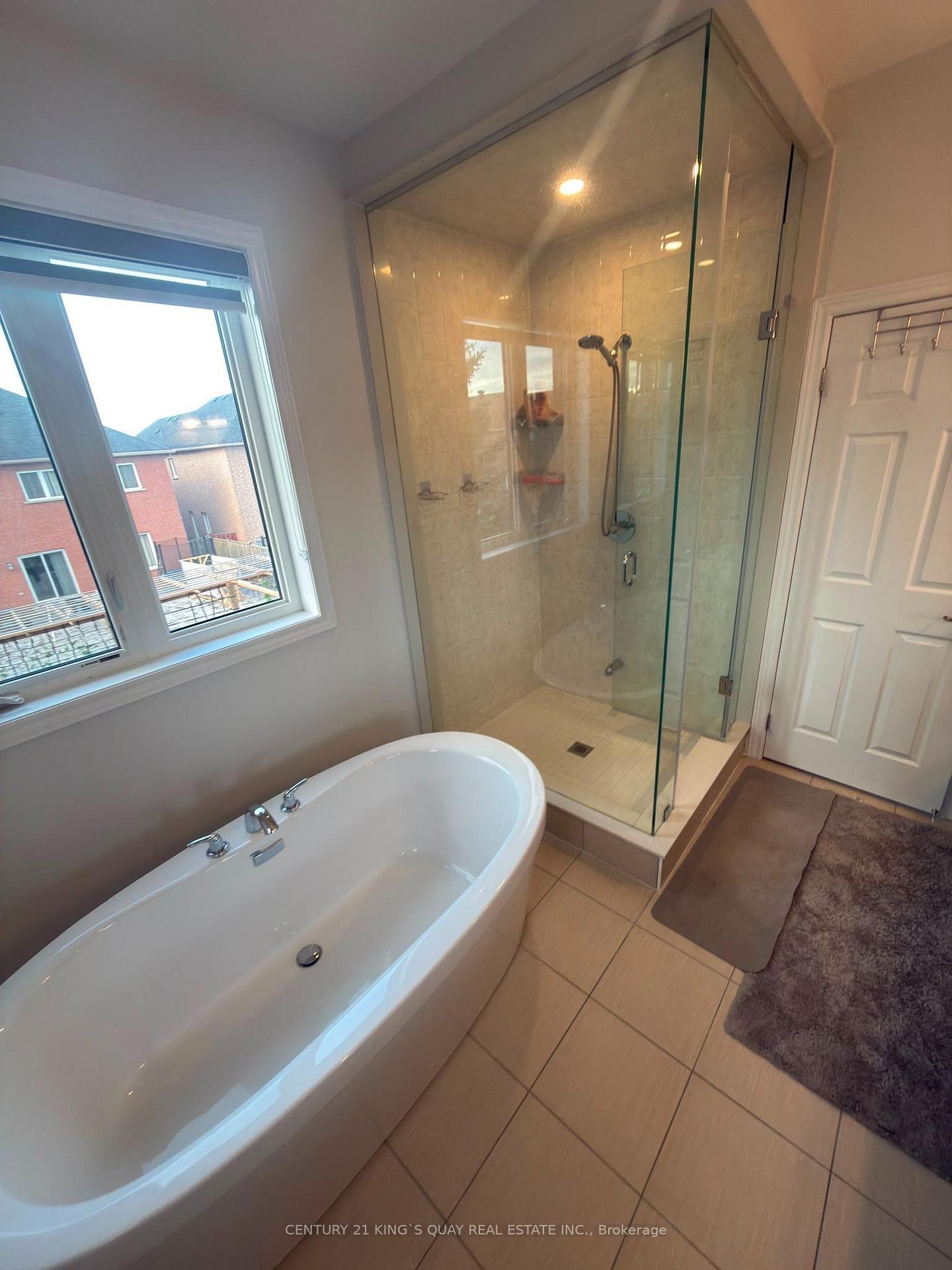 Photo 7 of 11 Jinnah Avenue, Markham, Middlefield — HOMEH