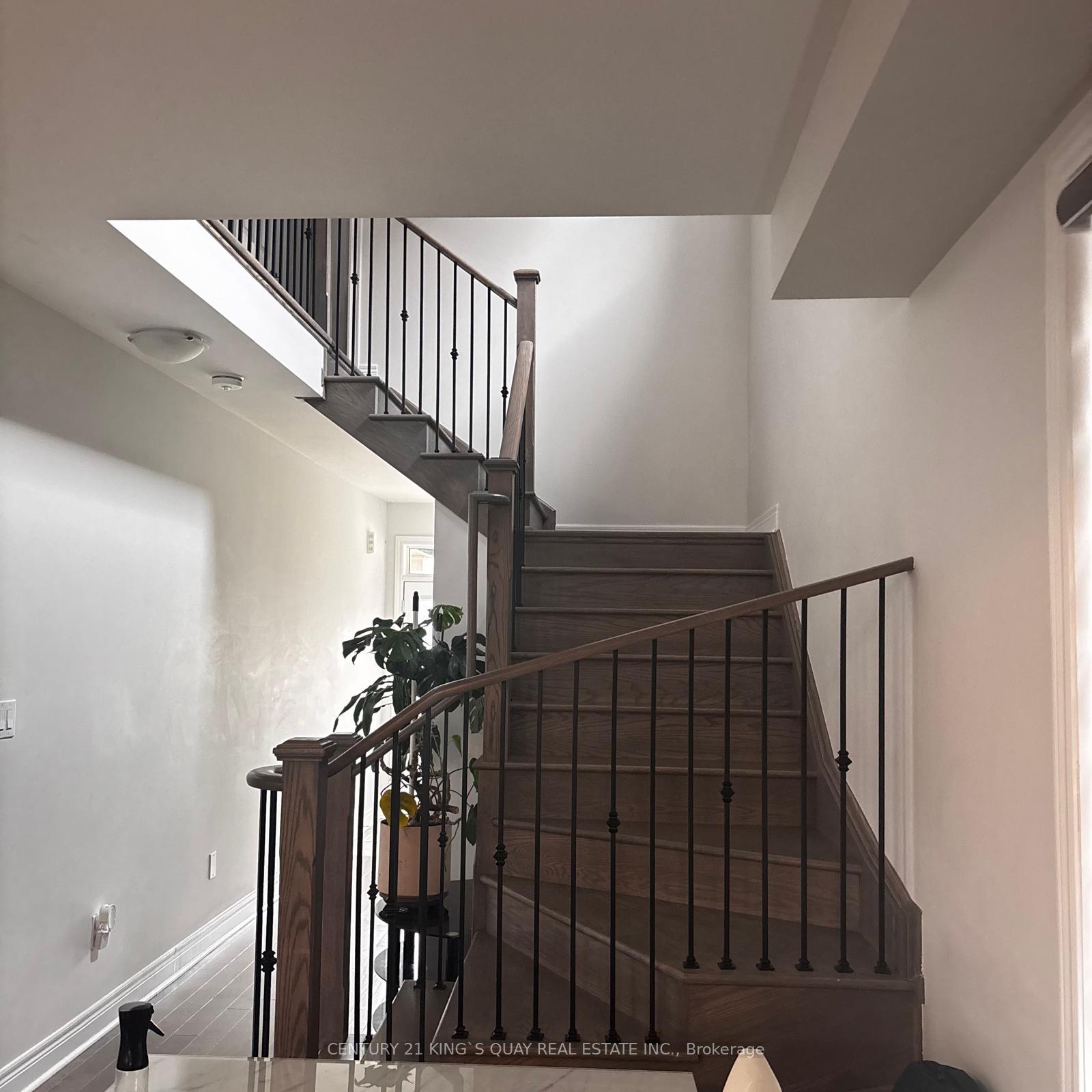 Photo 9 of 11 Jinnah Avenue, Markham, Middlefield — HOMEH