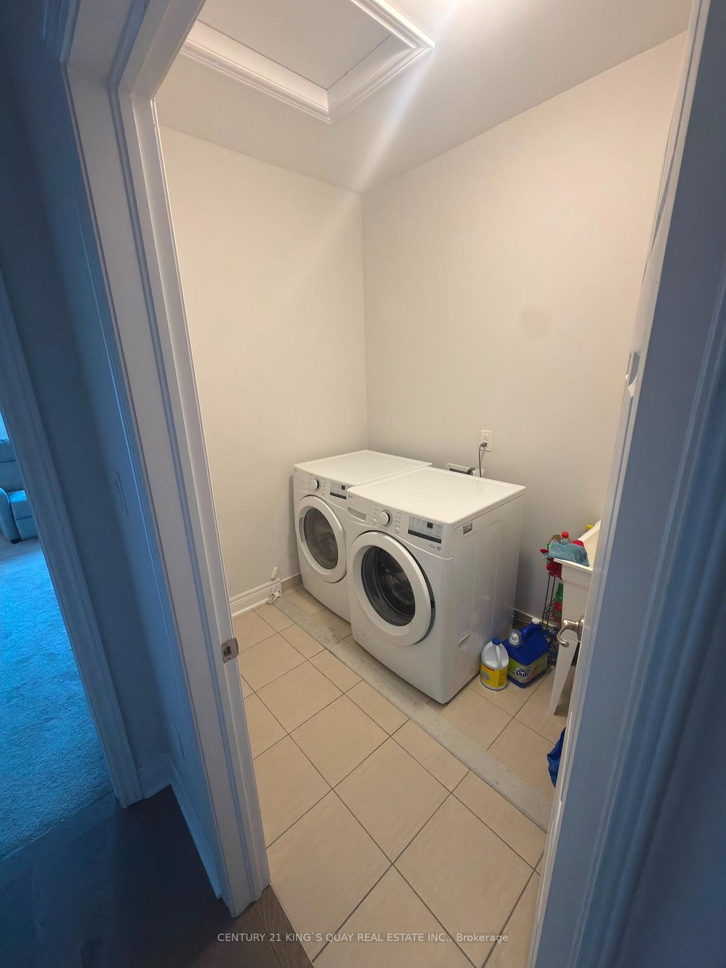 Photo 10 of 11 Jinnah Avenue, Markham, Middlefield — HOMEH