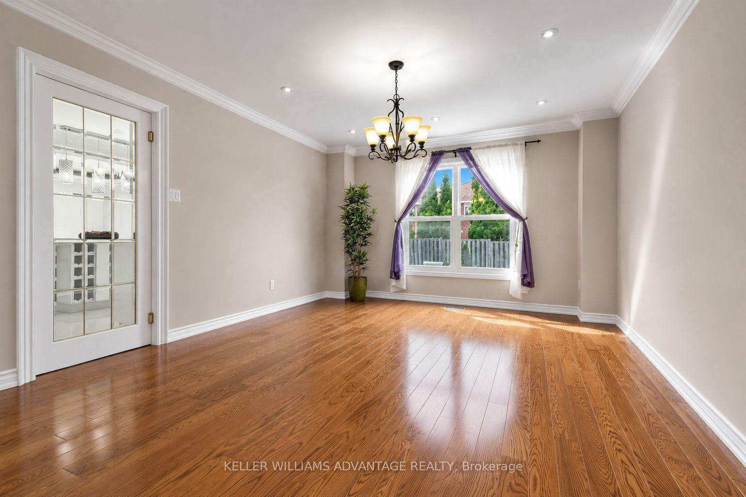 Photo 5 of 73 Highglen Avenue, Markham, Milliken Mills East — HOMEH