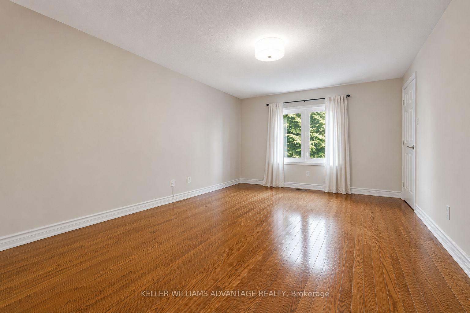 Photo 11 of 73 Highglen Avenue, Markham, Milliken Mills East — HOMEH