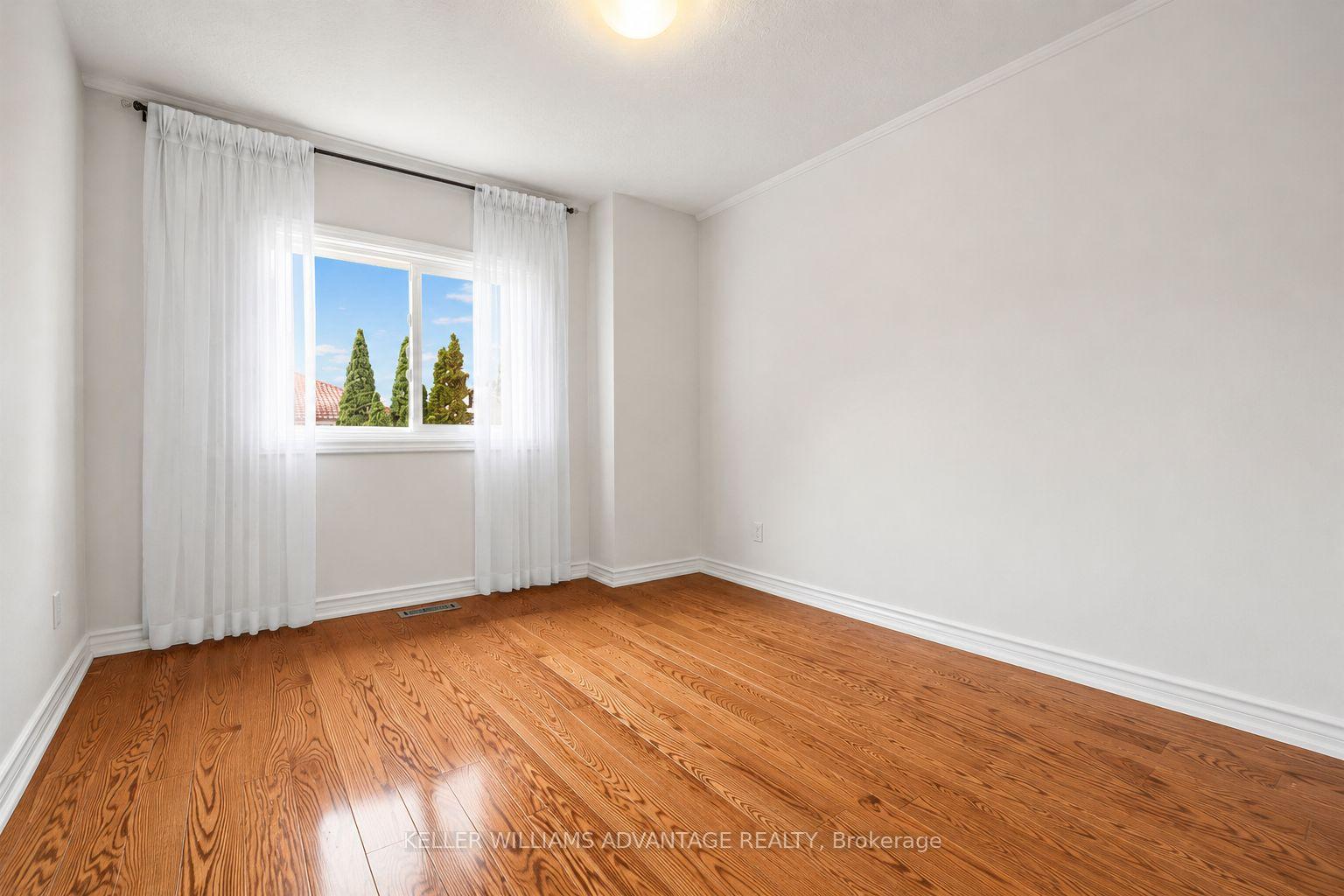 Photo 13 of 73 Highglen Avenue, Markham, Milliken Mills East — HOMEH