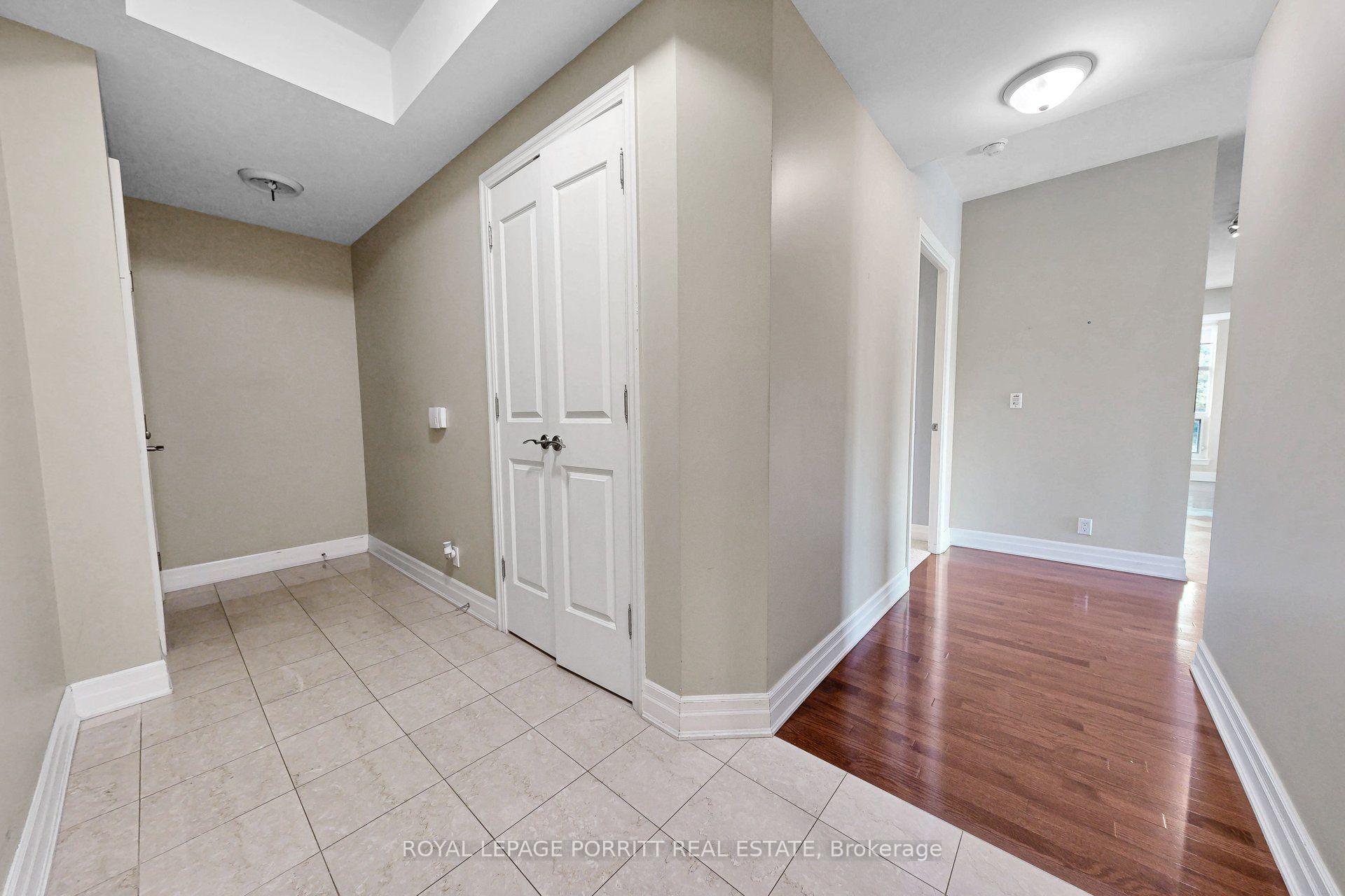 Photo 3 of Unit 309, 9 Burnhamthorpe Crescent, Etobicoke, Islington-City Centre West — HOMEH