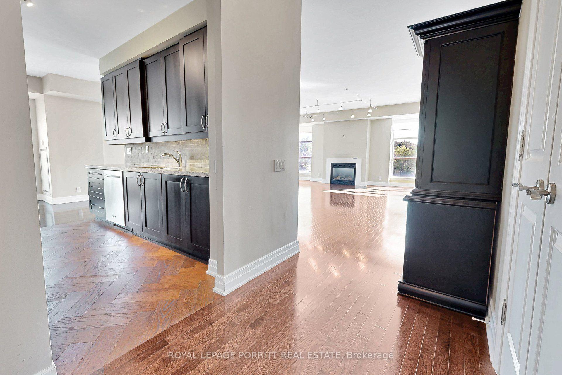 Photo 6 of Unit 309, 9 Burnhamthorpe Crescent, Etobicoke, Islington-City Centre West — HOMEH