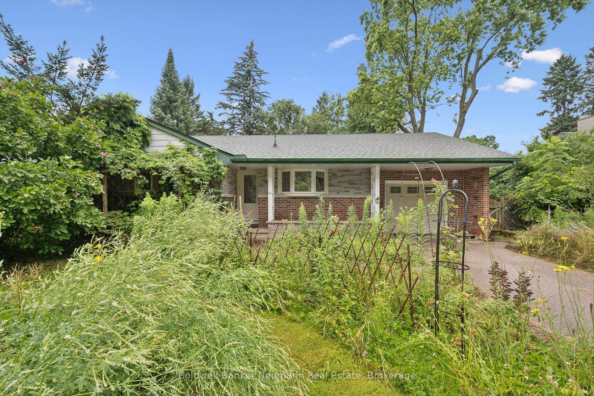 Photo 3 of 45 Dean Avenue, Guelph, Dovercliffe Park/Old University — HOMEH
