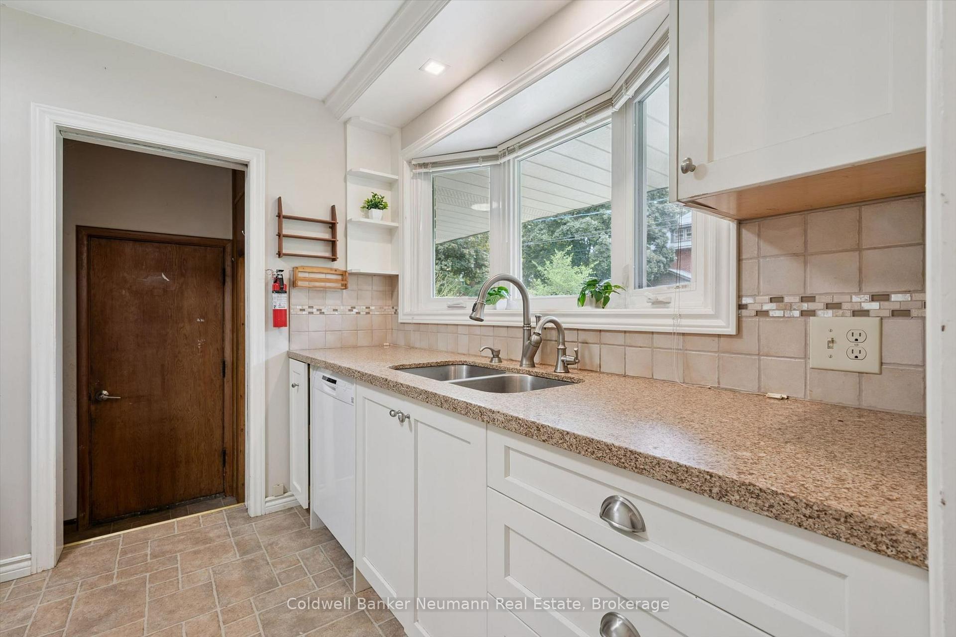 Photo 13 of 45 Dean Avenue, Guelph, Dovercliffe Park/Old University — HOMEH