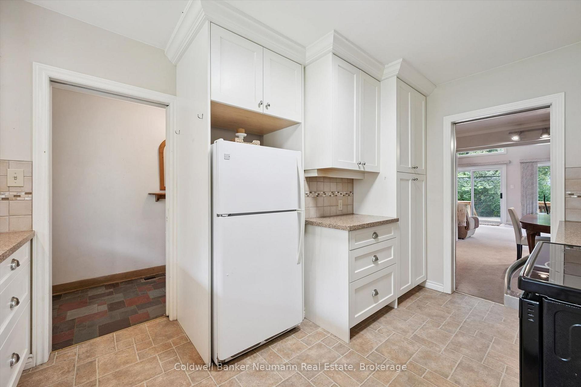 Photo 15 of 45 Dean Avenue, Guelph, Dovercliffe Park/Old University — HOMEH