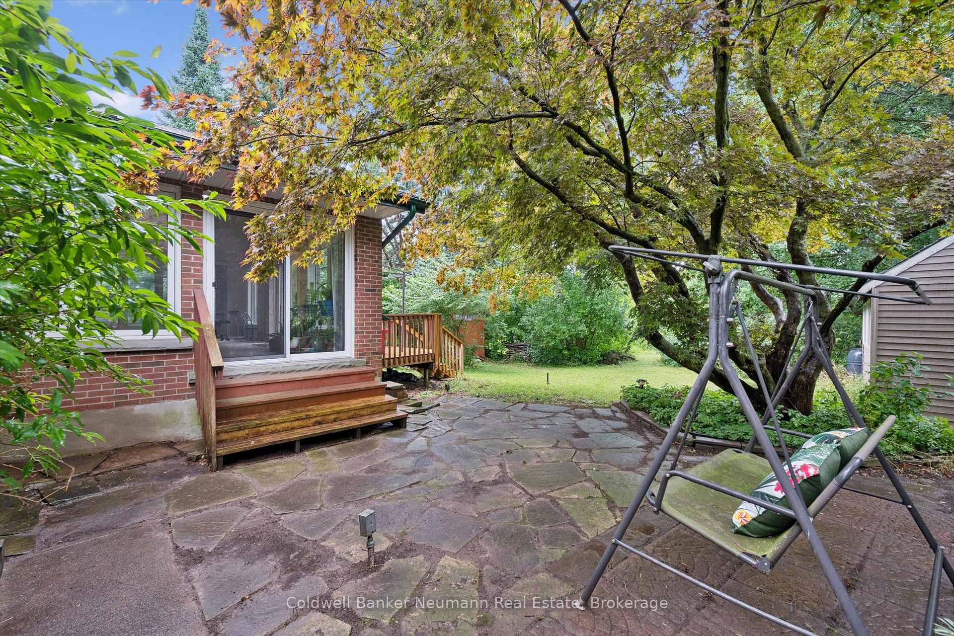 Photo 23 of 45 Dean Avenue, Guelph, Dovercliffe Park/Old University — HOMEH