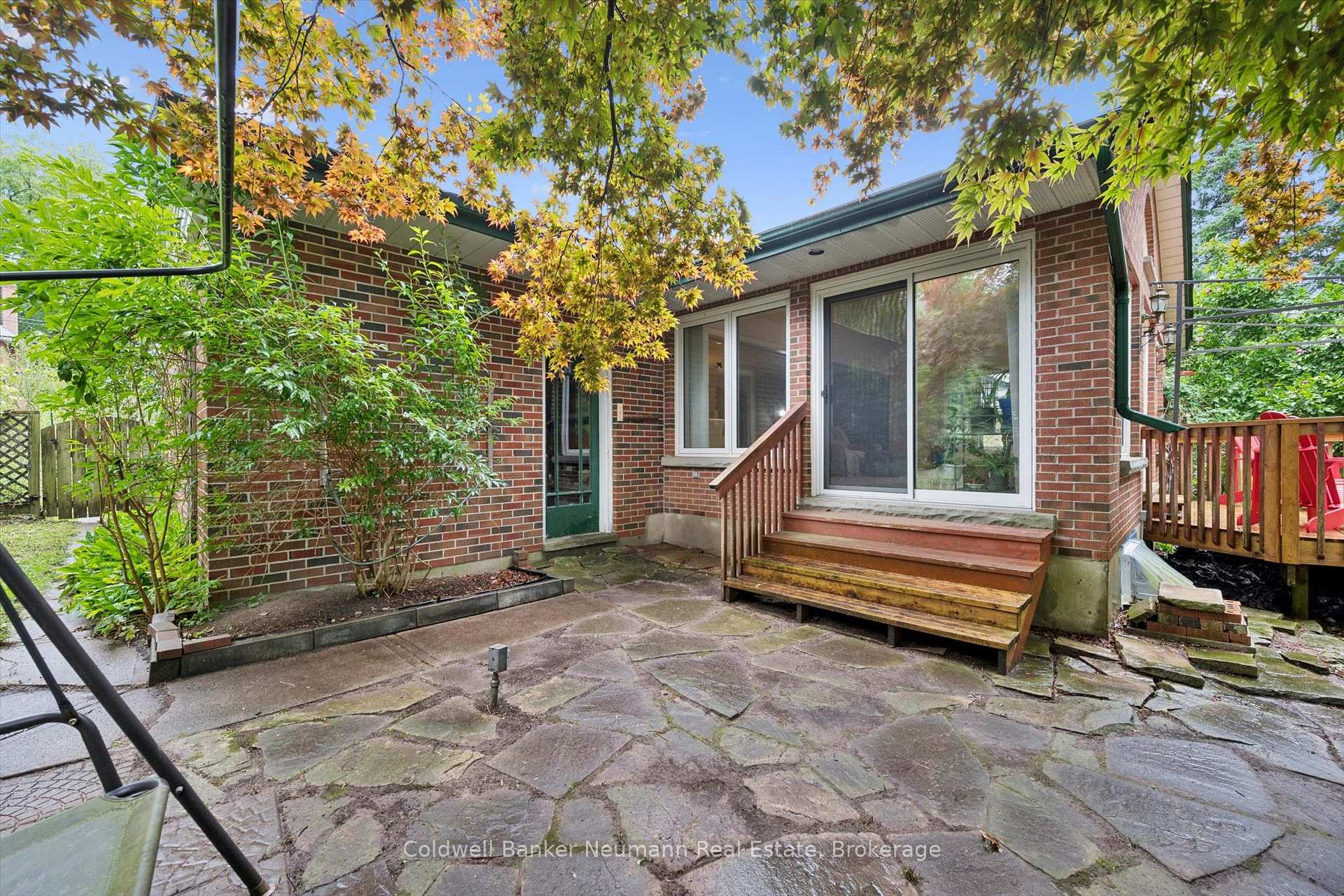 Photo 24 of 45 Dean Avenue, Guelph, Dovercliffe Park/Old University — HOMEH