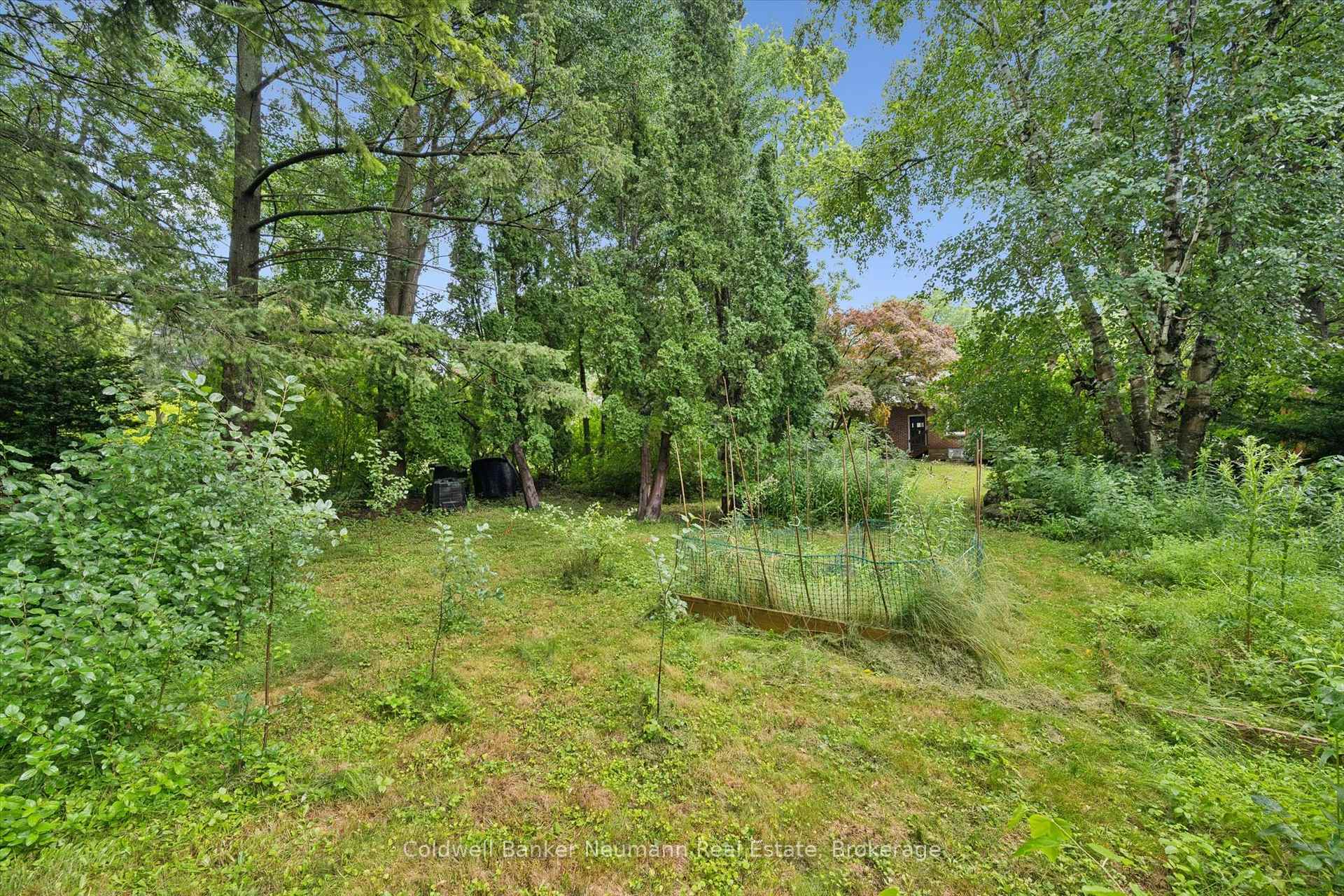 Photo 32 of 45 Dean Avenue, Guelph, Dovercliffe Park/Old University — HOMEH